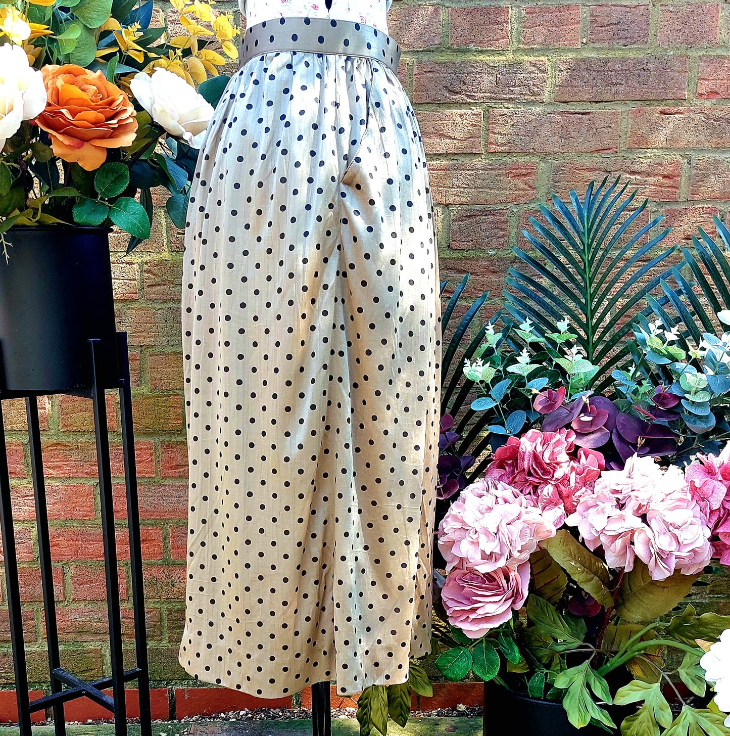 SILKY GOLD POLKA DOT FLARED 3/4 CULOTTES