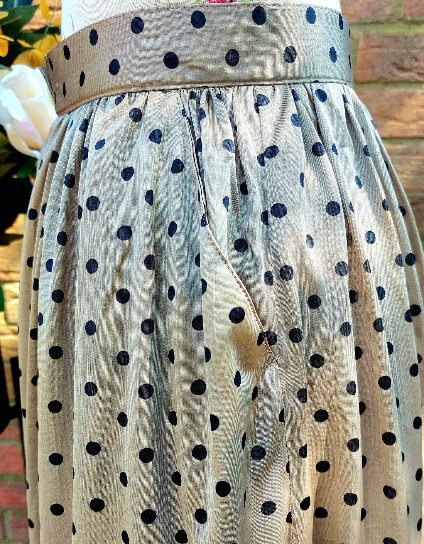 SILKY GOLD POLKA DOT FLARED 3/4 CULOTTES