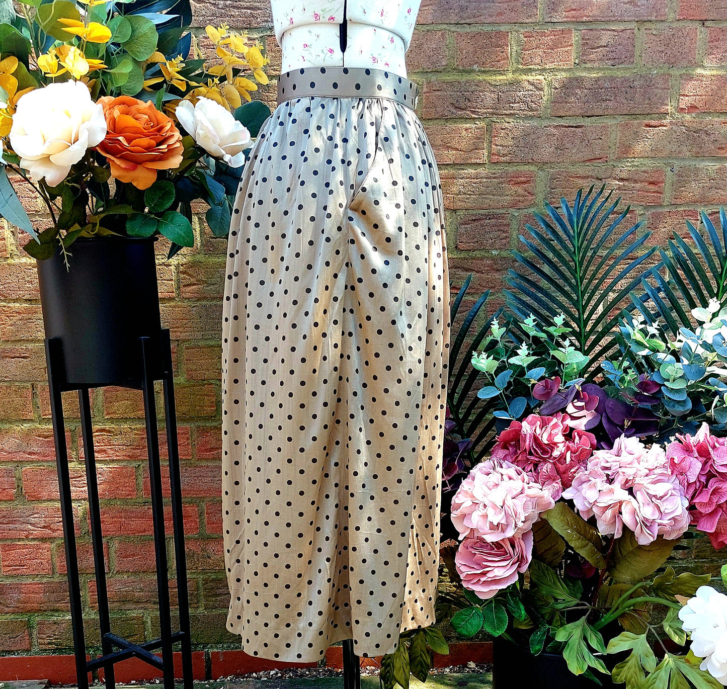 SILKY GOLD POLKA DOT FLARED 3/4 CULOTTES