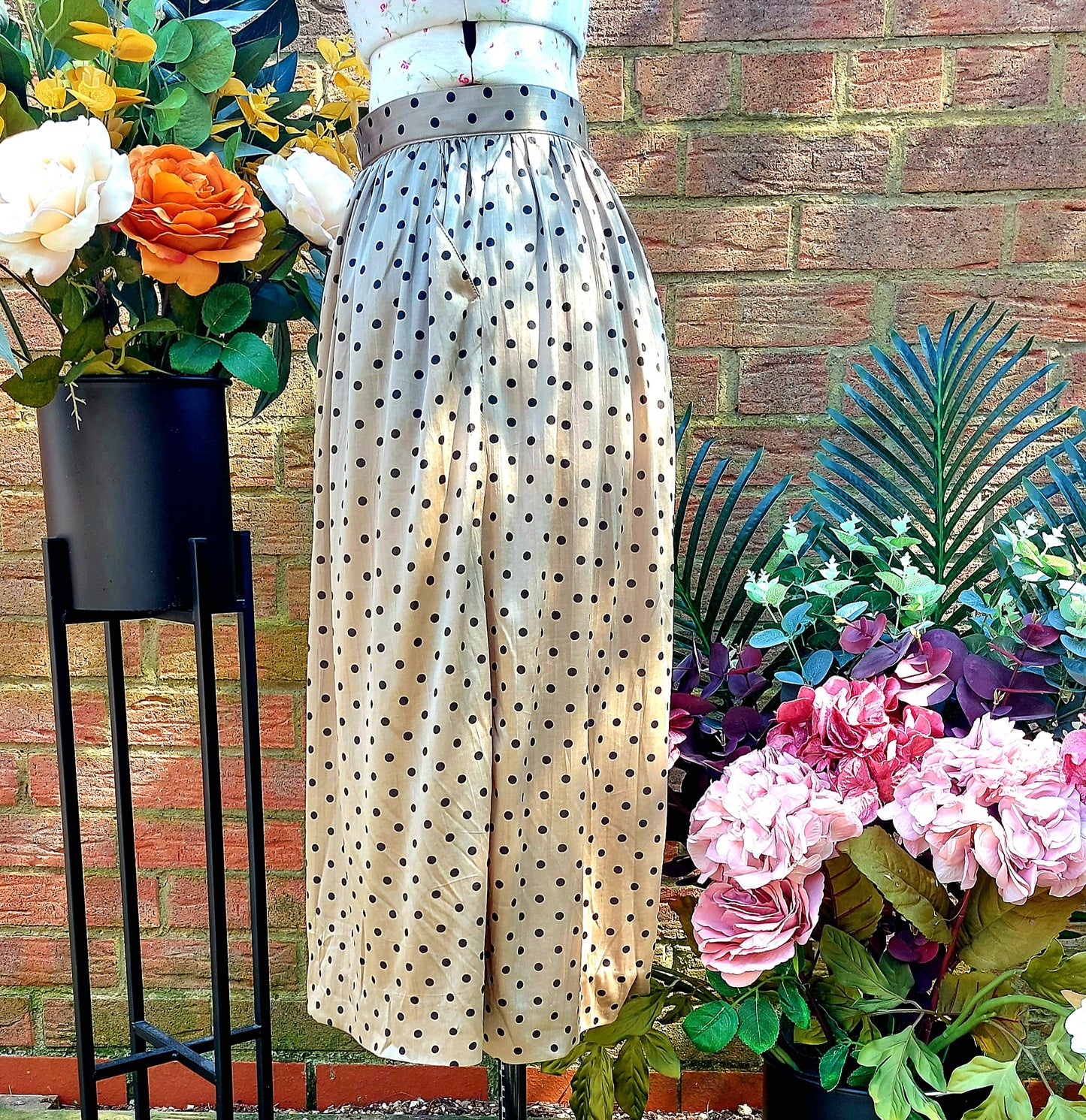 SILKY GOLD POLKA DOT FLARED 3/4 CULOTTES