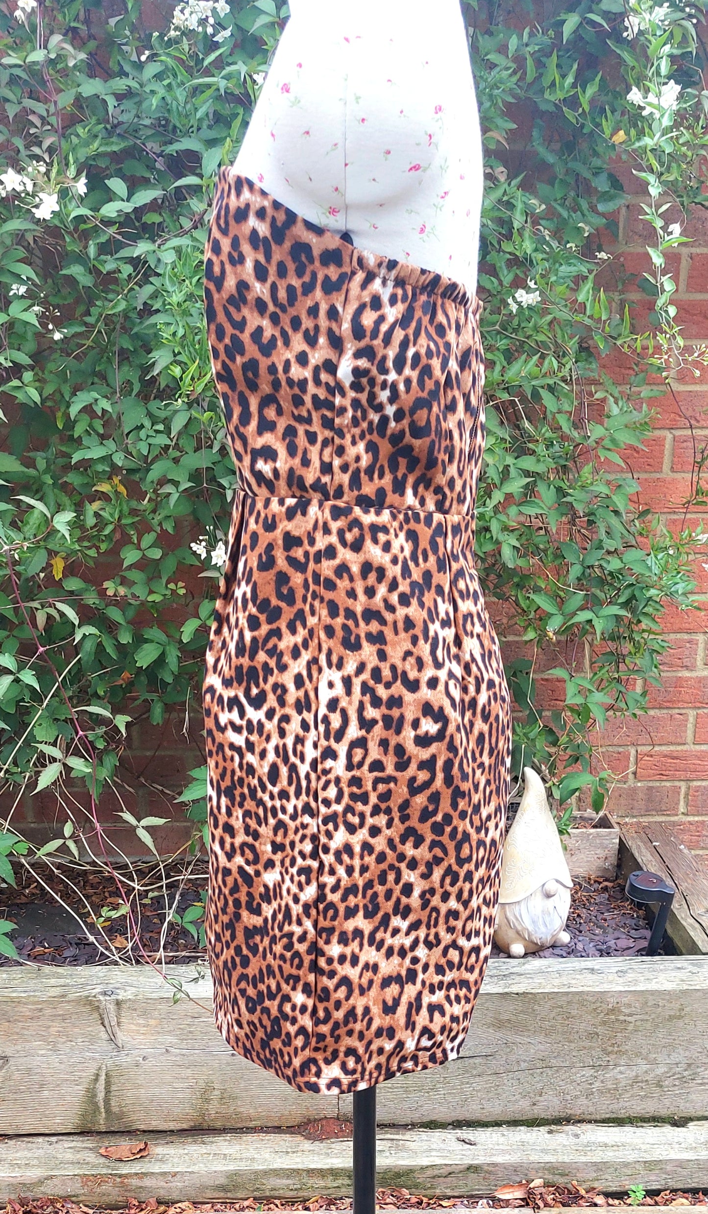 SIZE M ANIMAL PRINT STRAPLESS SEWEETHEART MINI DRESS