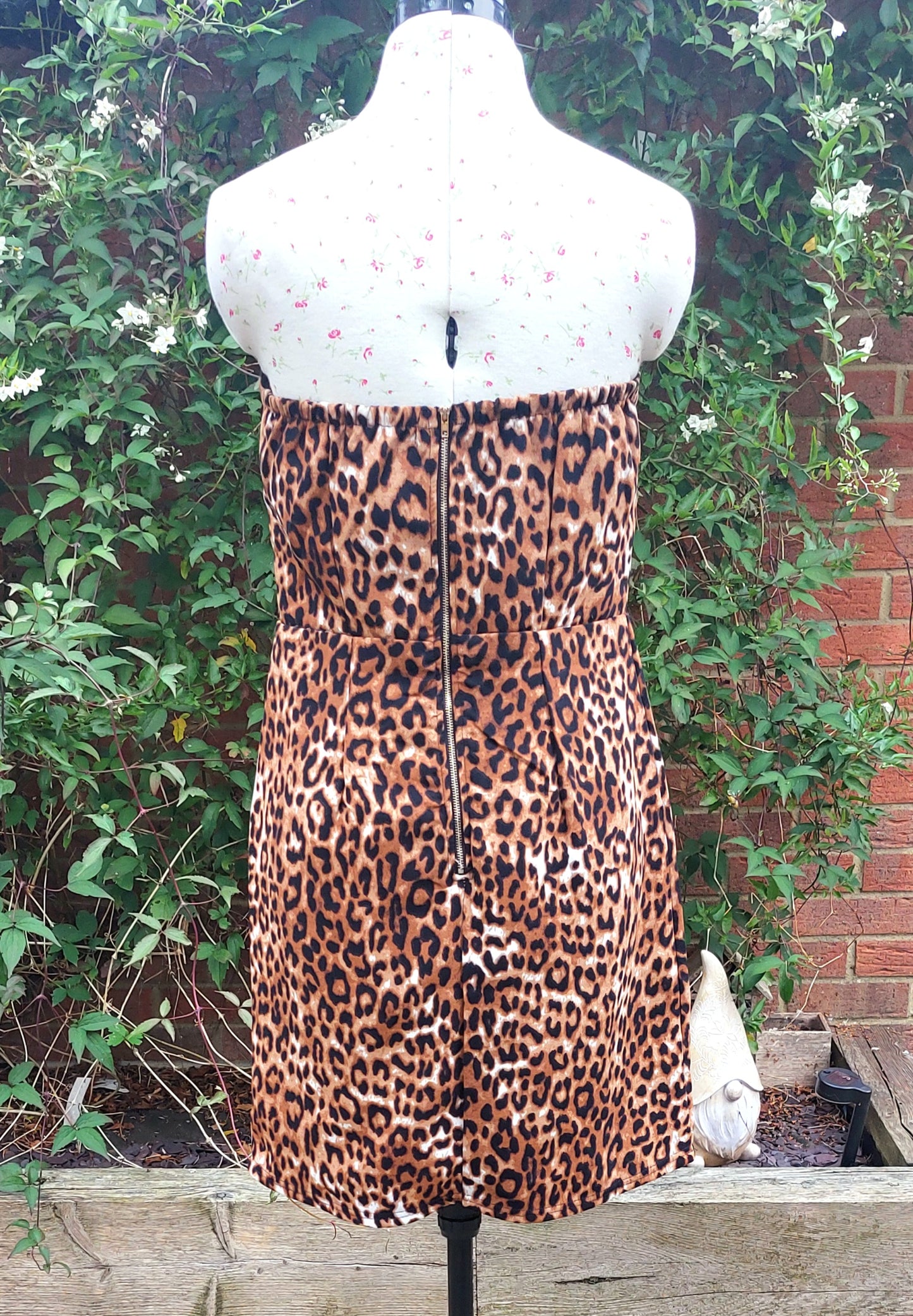 SIZE M ANIMAL PRINT STRAPLESS SEWEETHEART MINI DRESS