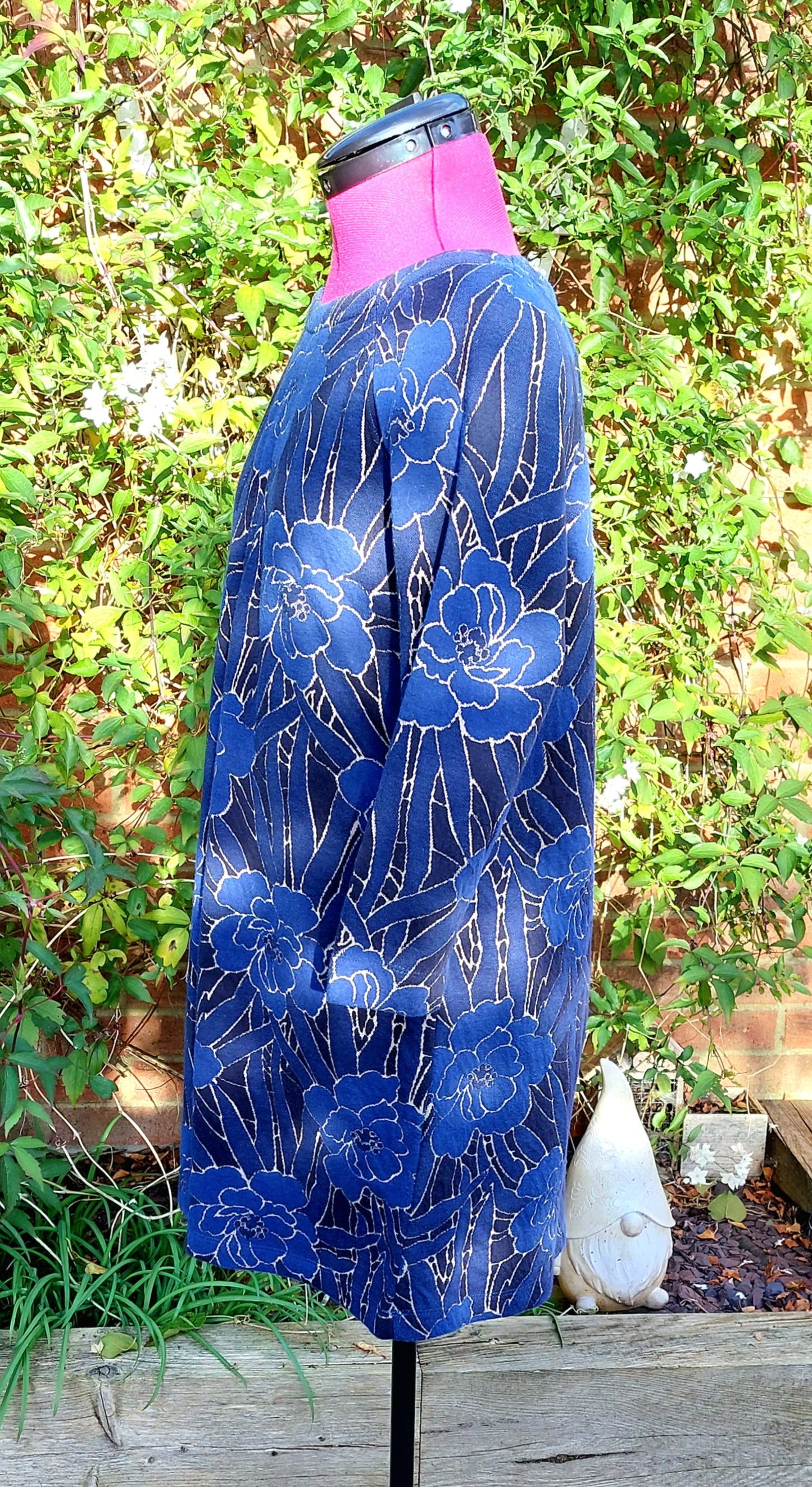 SIZE 14 BRIGHT BLUE FLORAL 3/4 SLEEVE TUNIC TOP