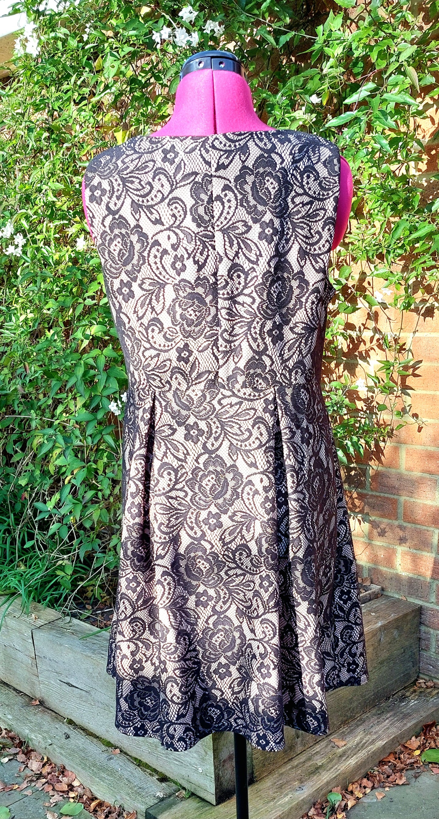 SIZE 18 F&F BLACK LACE FIT AND FLARE SLEEVELESS DRESS