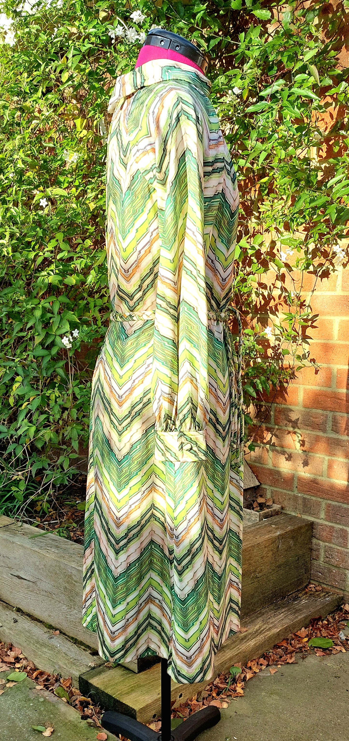GREEN ZIG-ZAG HIGH NECK LONG SLEEVED BELTED DRESS