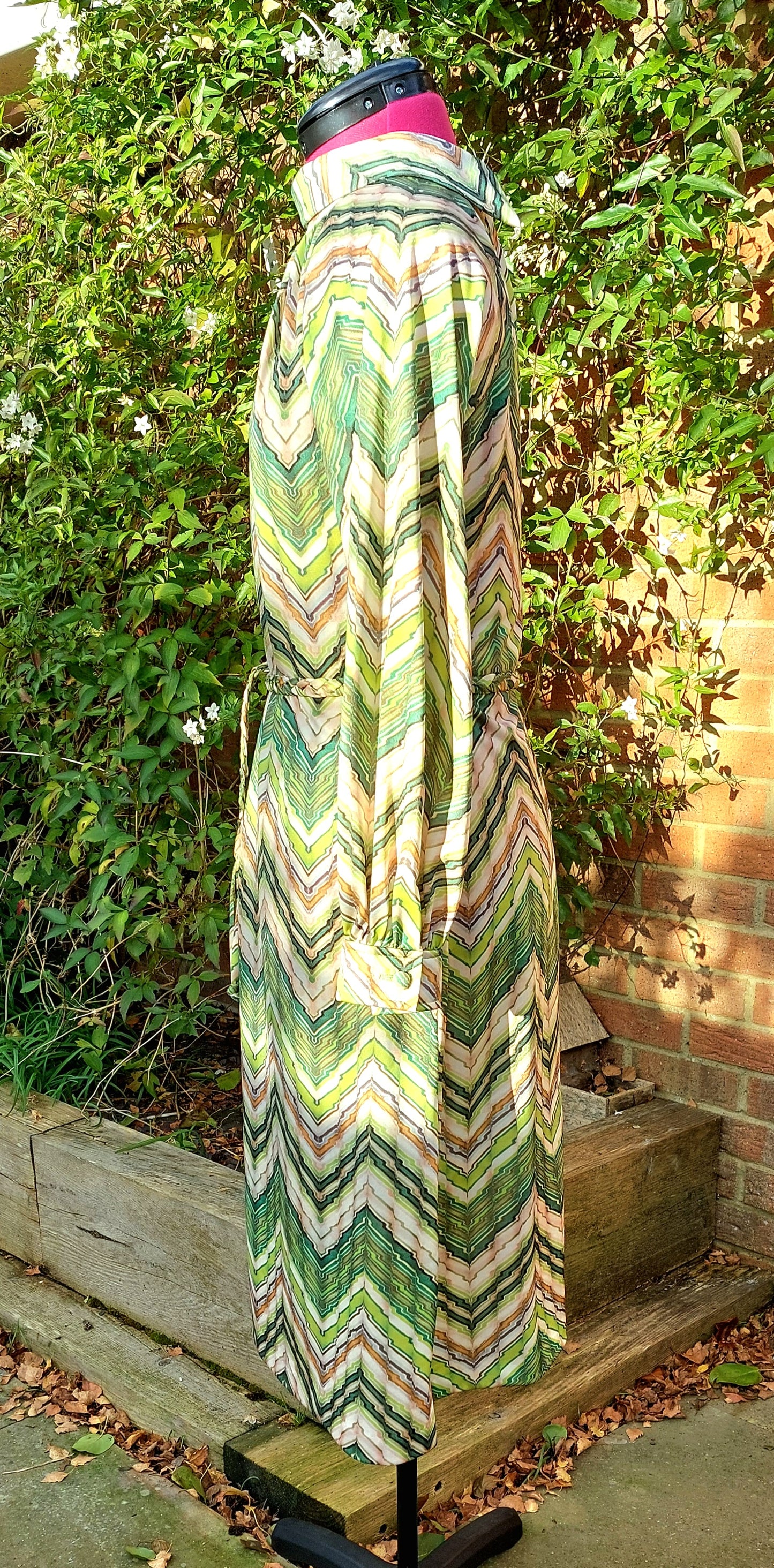 GREEN ZIG-ZAG HIGH NECK LONG SLEEVED BELTED DRESS
