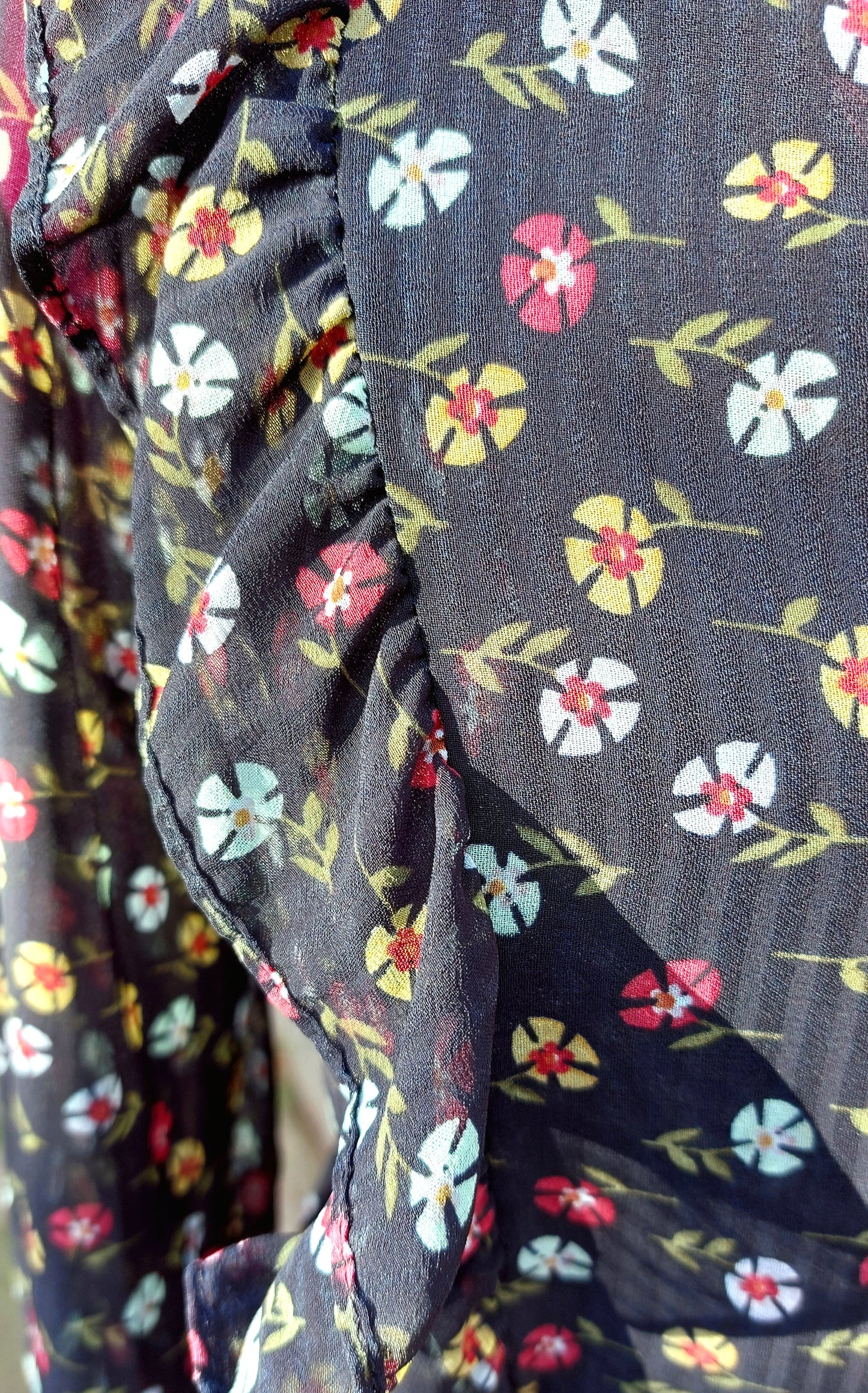 SIZE 10-12 BLACK FLORAL LONG SLEEVED CHIFFON FIT AND FLARE DRESS