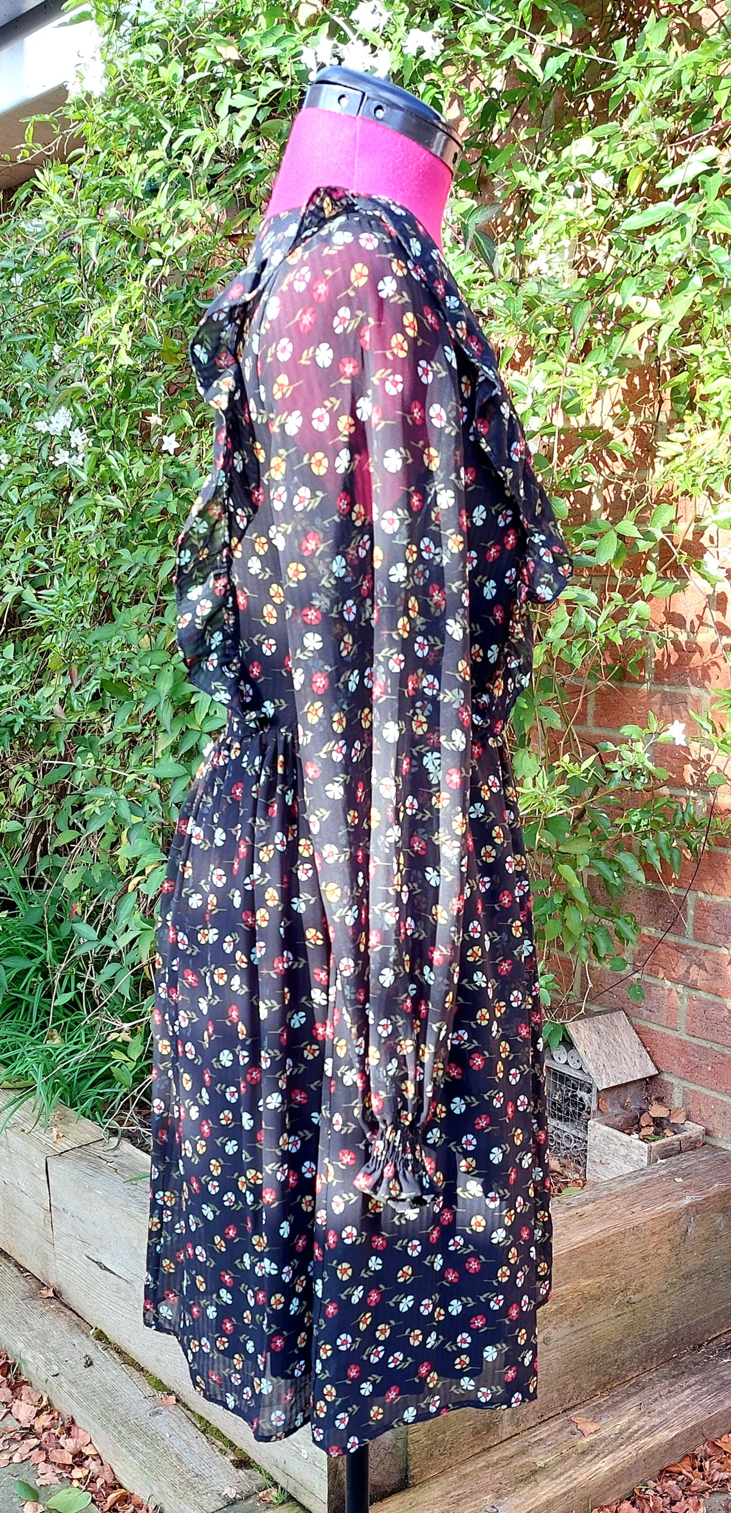 SIZE 10-12 BLACK FLORAL LONG SLEEVED CHIFFON FIT AND FLARE DRESS