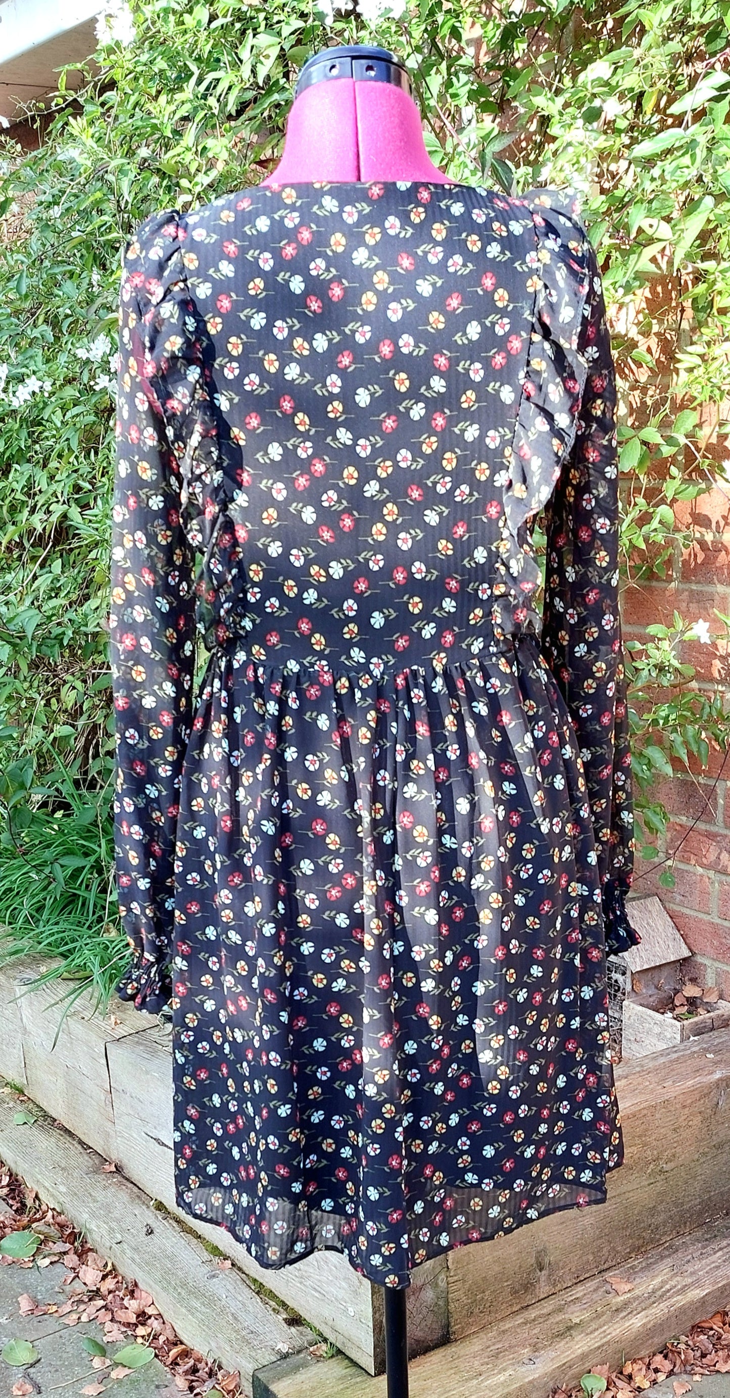 SIZE 10-12 BLACK FLORAL LONG SLEEVED CHIFFON FIT AND FLARE DRESS