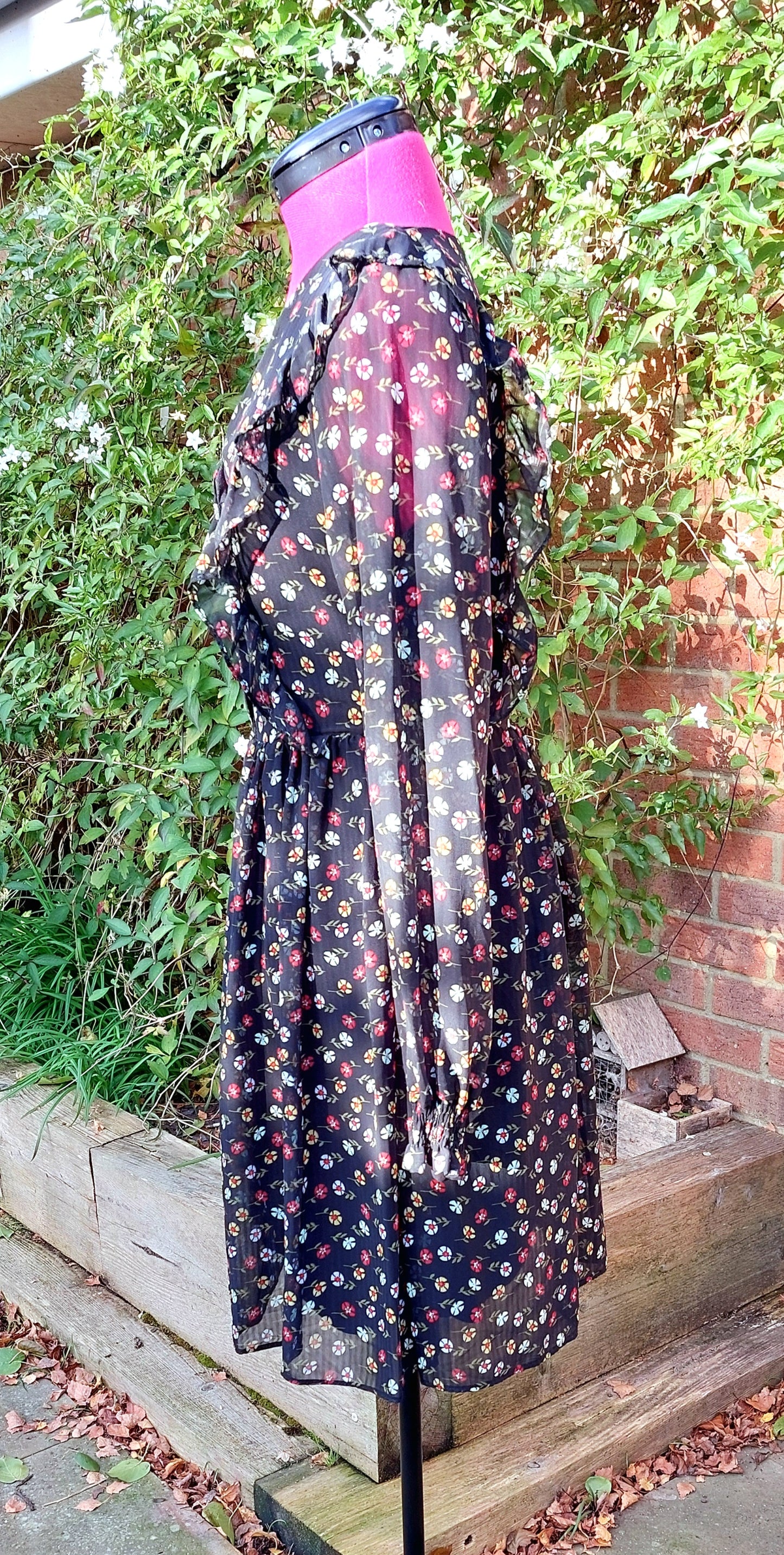 SIZE 10-12 BLACK FLORAL LONG SLEEVED CHIFFON FIT AND FLARE DRESS
