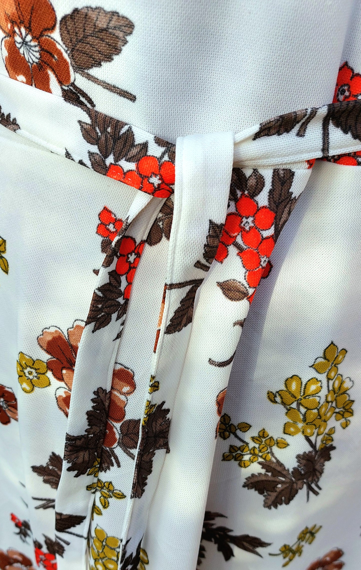 WHITE FLORAL SHORT SLEEVED TEA DRESS WITH BELT