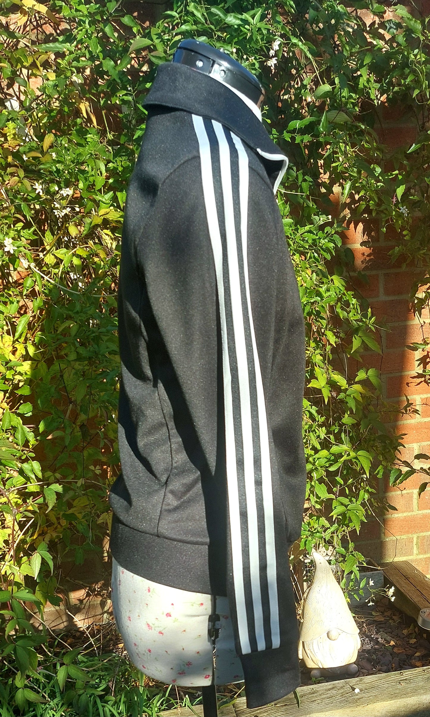 SIZE 10 BLACK ADIDAS ZIP SPORTS LONG SLEEVED TOP
