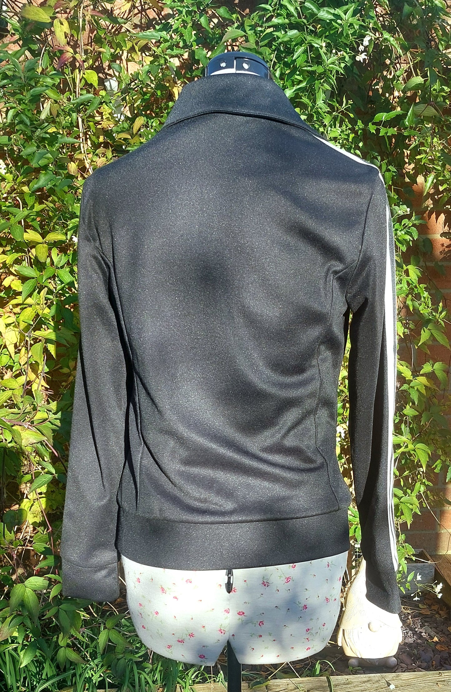 SIZE 10 BLACK ADIDAS ZIP SPORTS LONG SLEEVED TOP