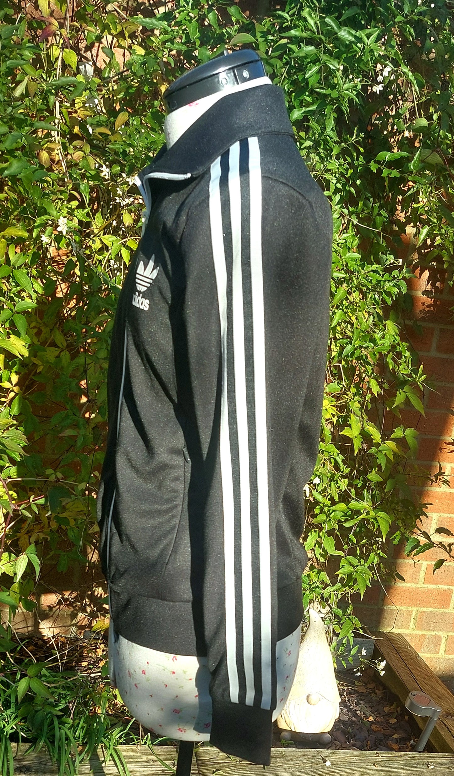 SIZE 10 BLACK ADIDAS ZIP SPORTS LONG SLEEVED TOP