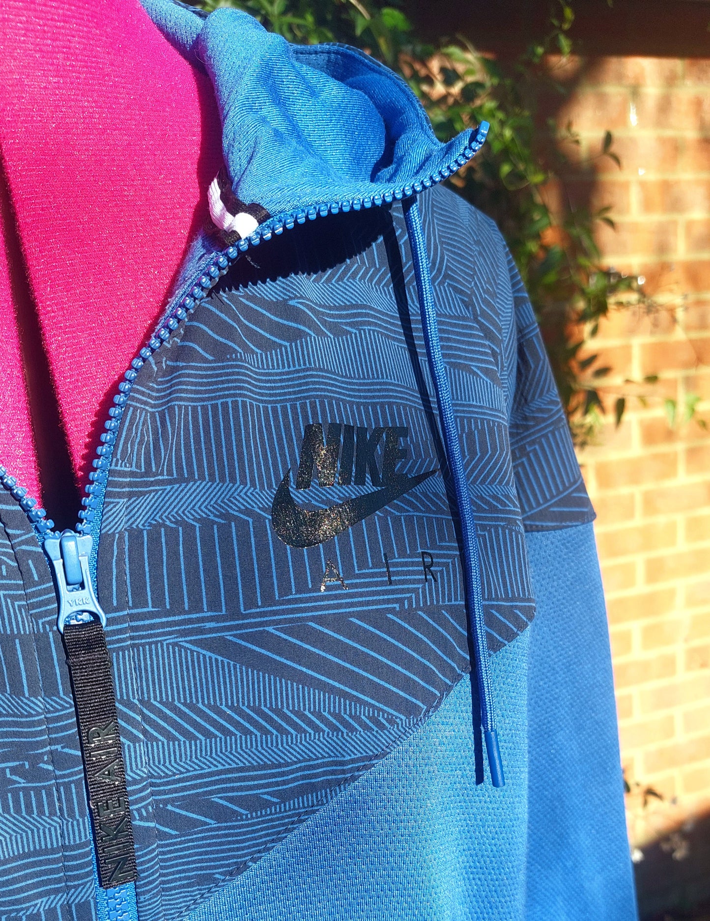 SIZE M UNISEX NIKE BRIGHT BLUE ZIP HOODY