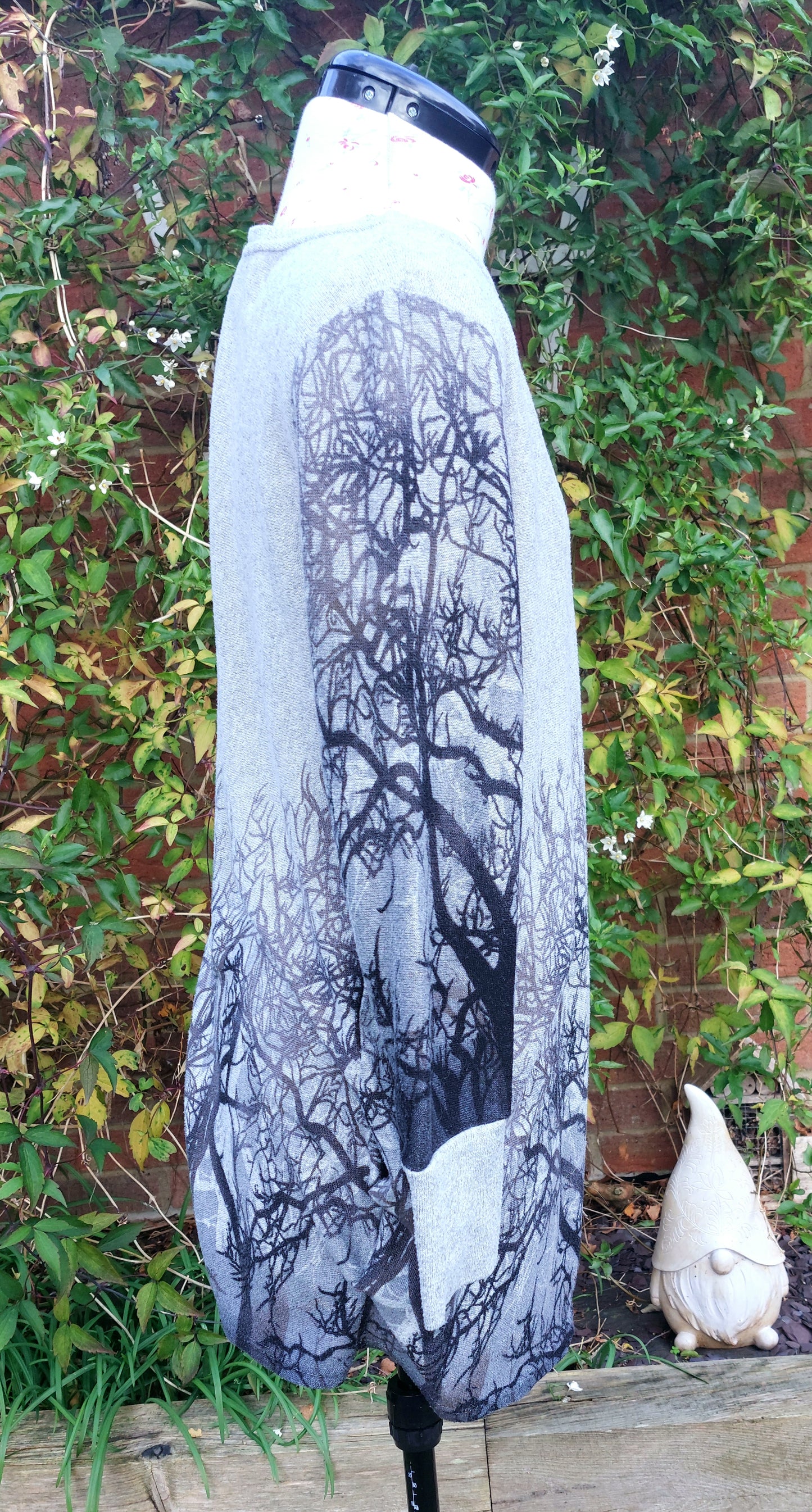 SIZE 10 IZABEL LONDON WOODLAND PRINT GREY JUMPER