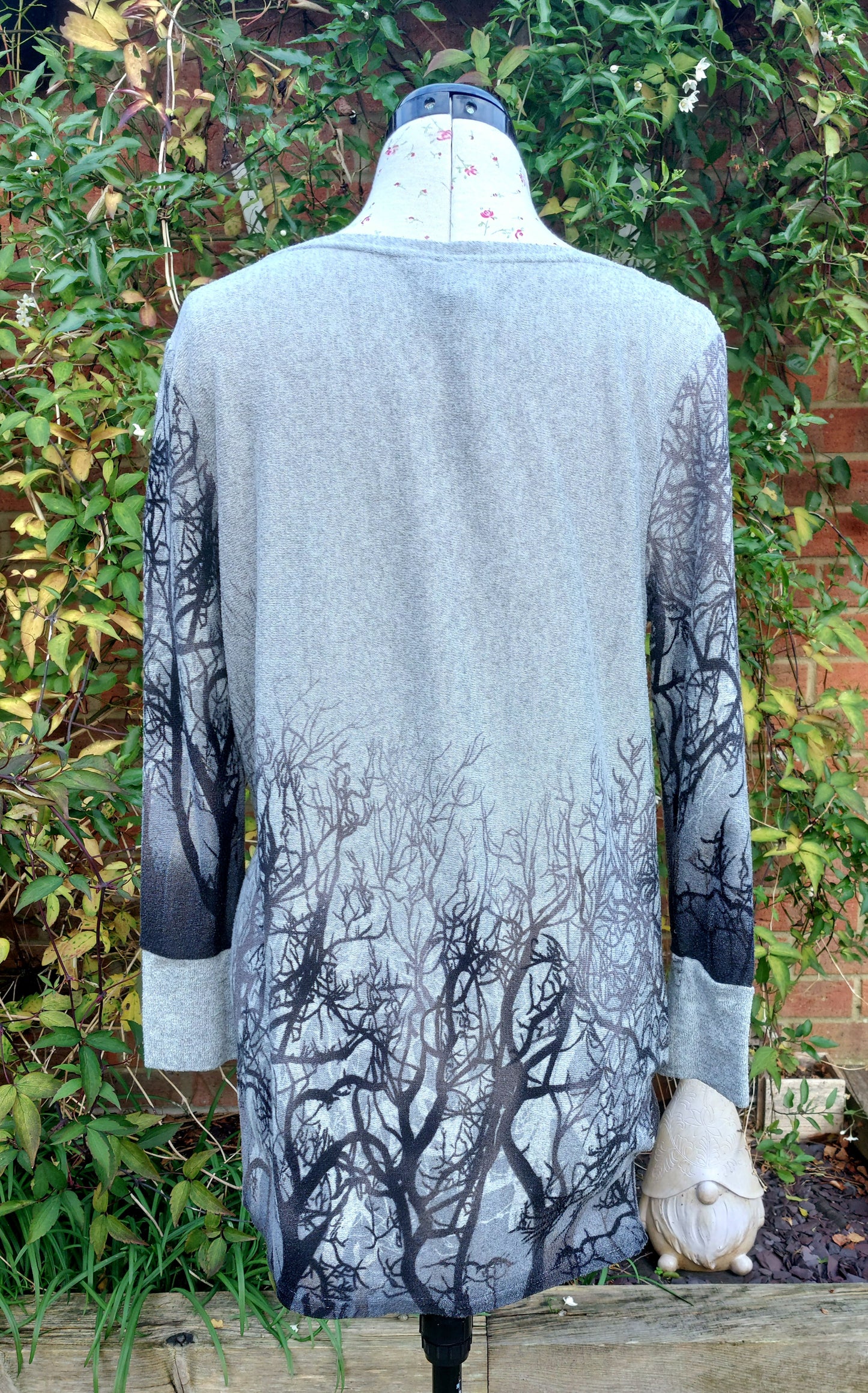 SIZE 10 IZABEL LONDON WOODLAND PRINT GREY JUMPER