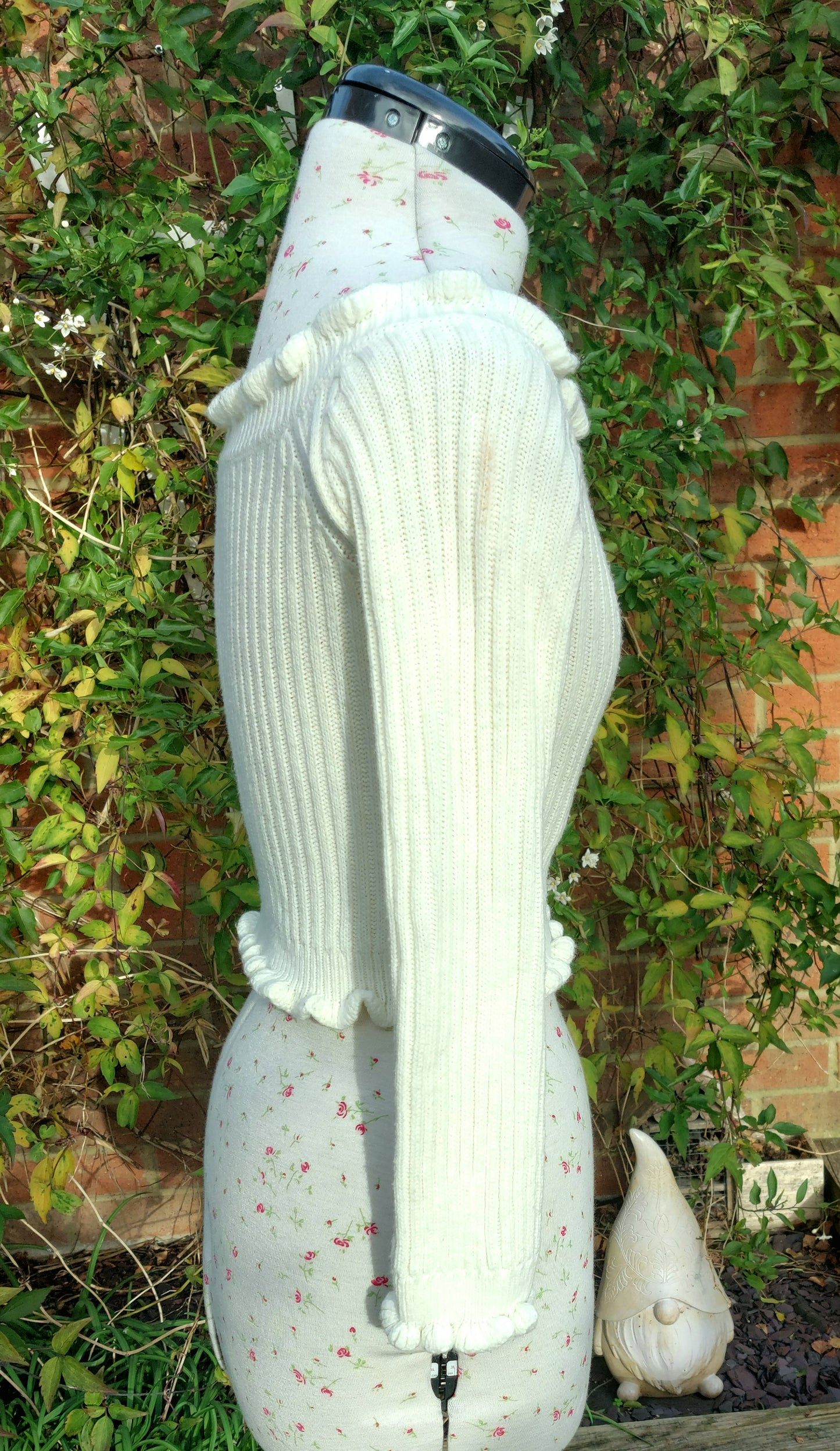 SIZE S CROPPED CREAM RIBBED JUMPER