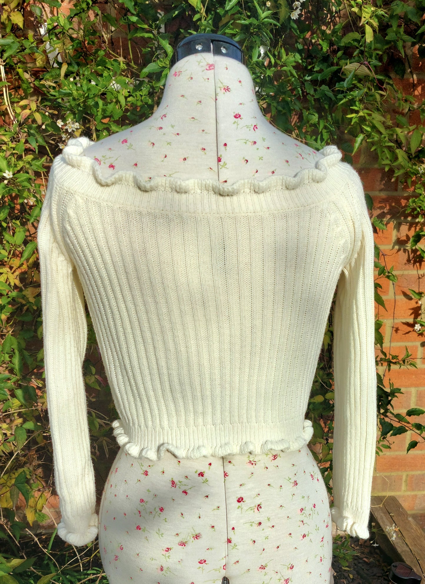 SIZE S CROPPED CREAM RIBBED JUMPER
