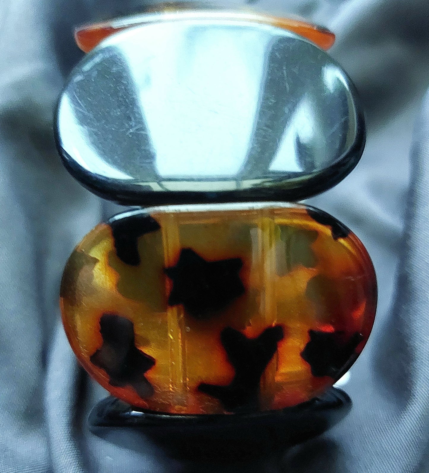 TORTOISE SHELL AND BLACK OVAL ELASTICATED BRACELET