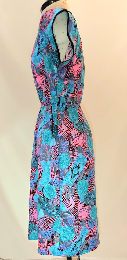 LIGHT SHORT SLEEVED BLUE/PINK PATTERNED BELTED DRESS