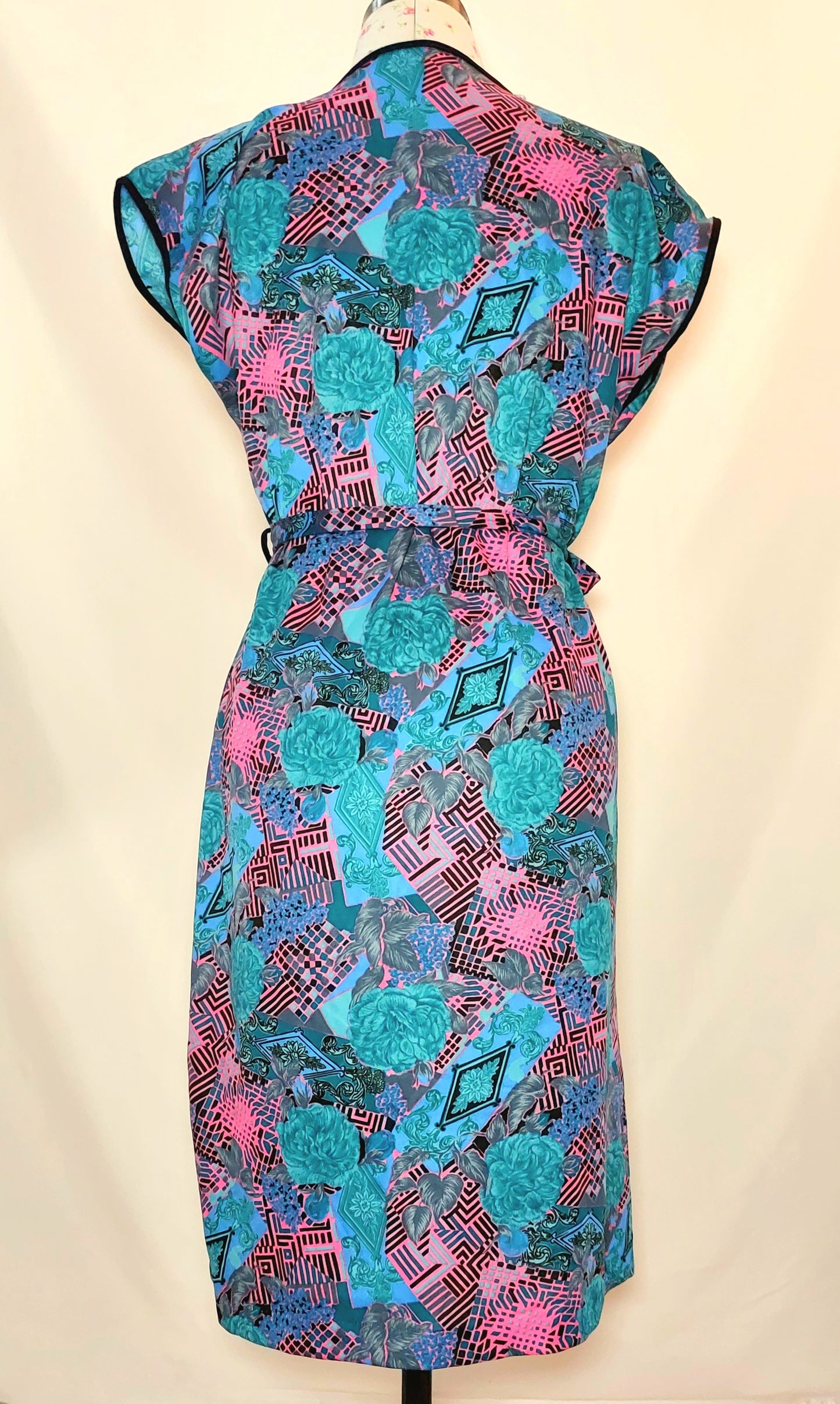 LIGHT SHORT SLEEVED BLUE/PINK PATTERNED BELTED DRESS