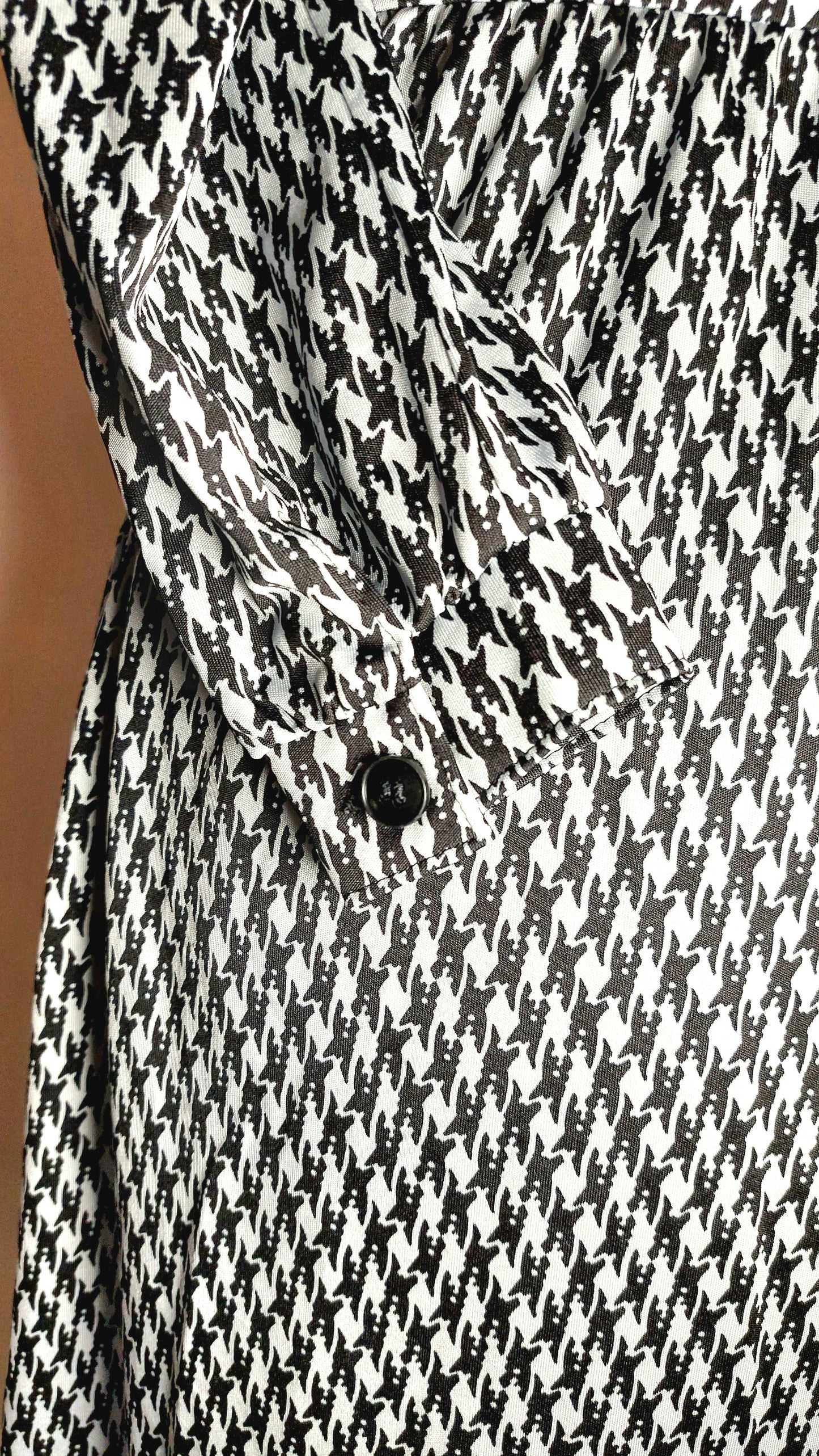 BLACK AND WHITE DOGTOOTH LONG SLEEVED BUTTON THROUGH DRESS