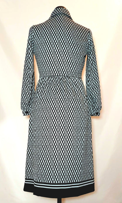 BLACK AND WHITE DOGTOOTH LONG SLEEVED BUTTON THROUGH DRESS