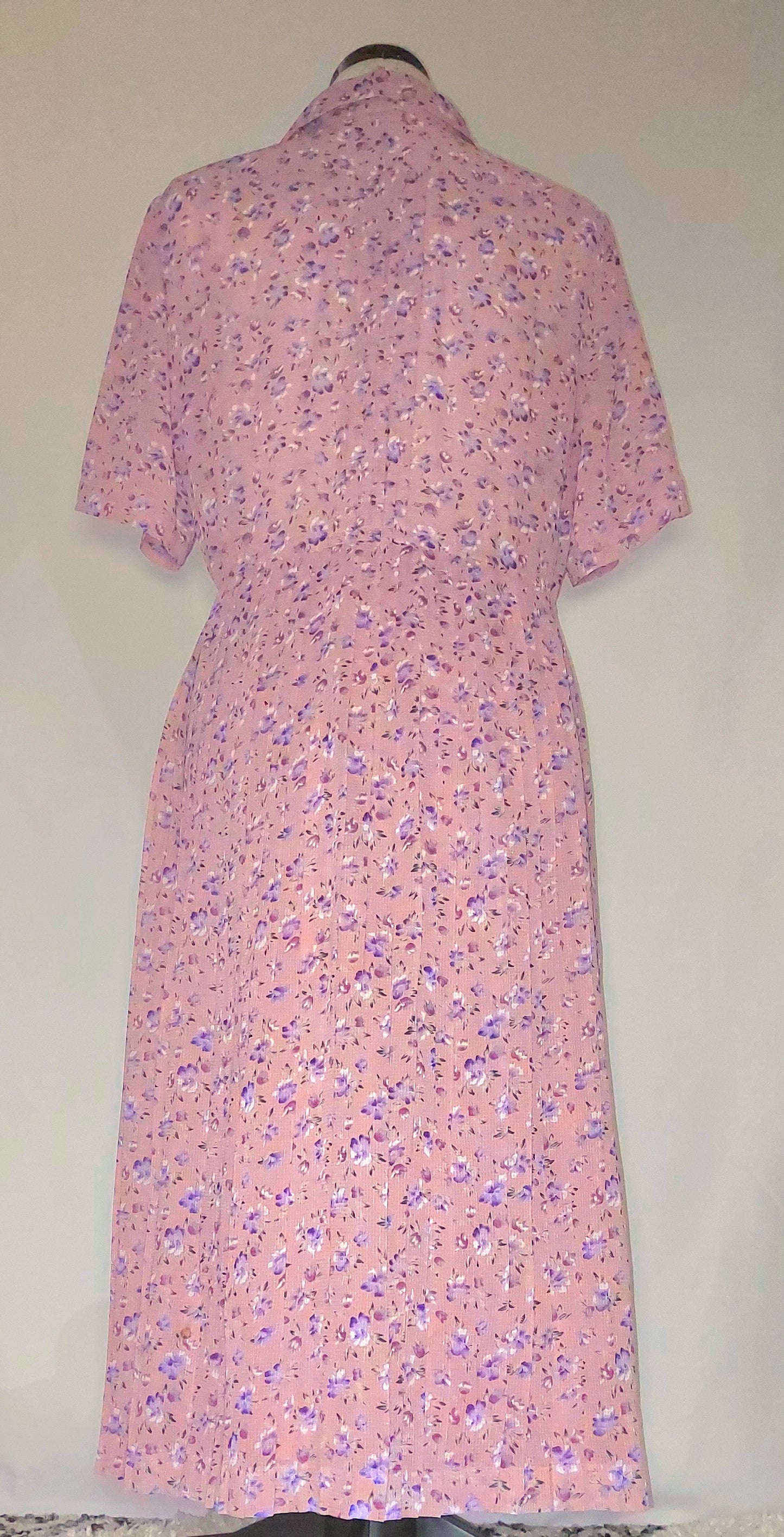 PINK SHEER DRESS WITH PURPLE FLOWERS, PLEATED AND BUTTON DESIGN