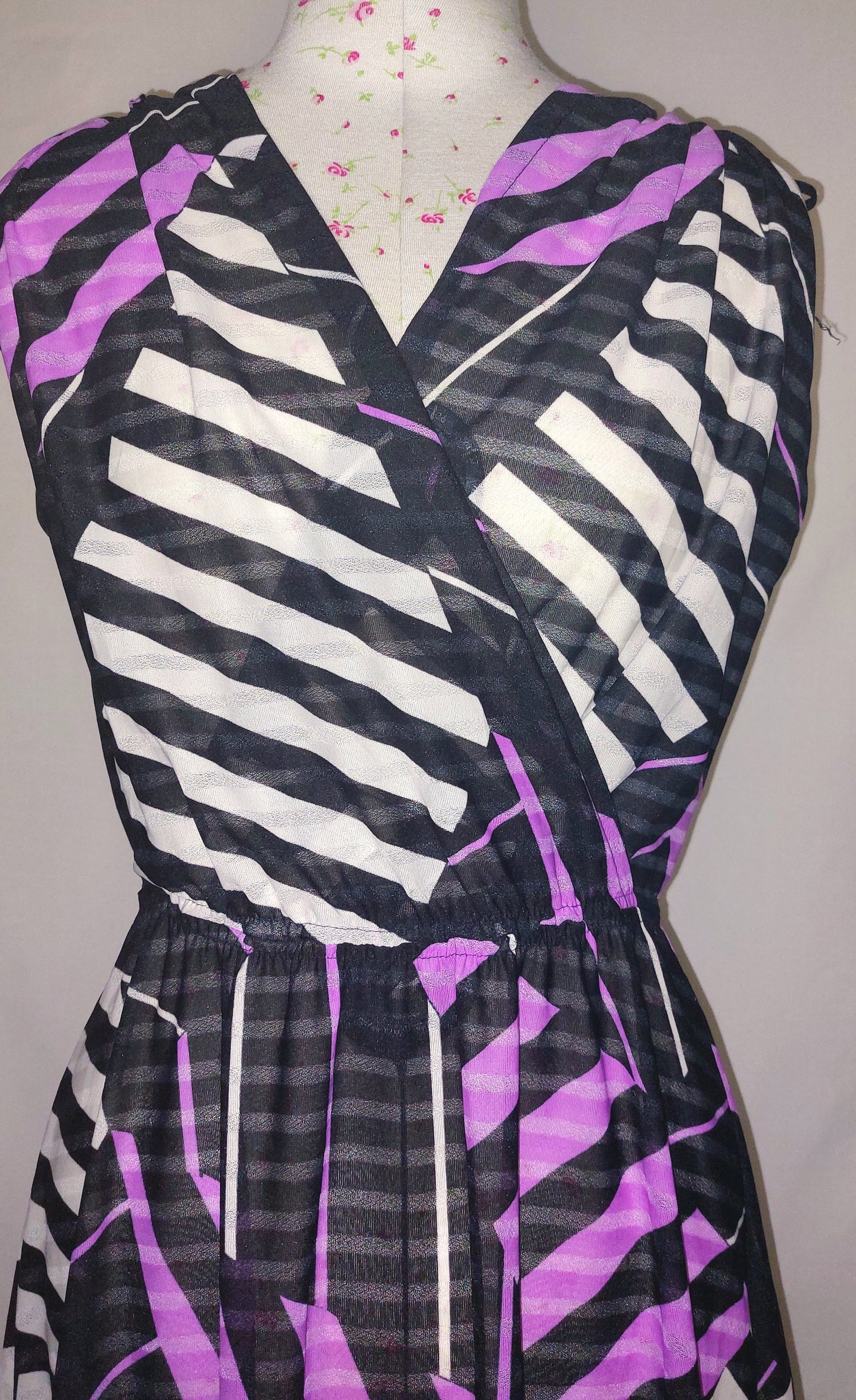 CROSS OVER 80'S DIAGONAL STRIPED SLEEVELESS DRESS