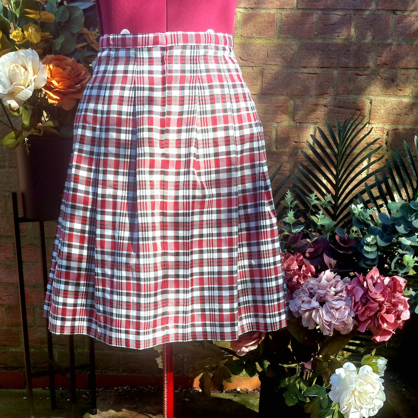 MID LENGTH RED TARTEN KILT STYLE SKIRT