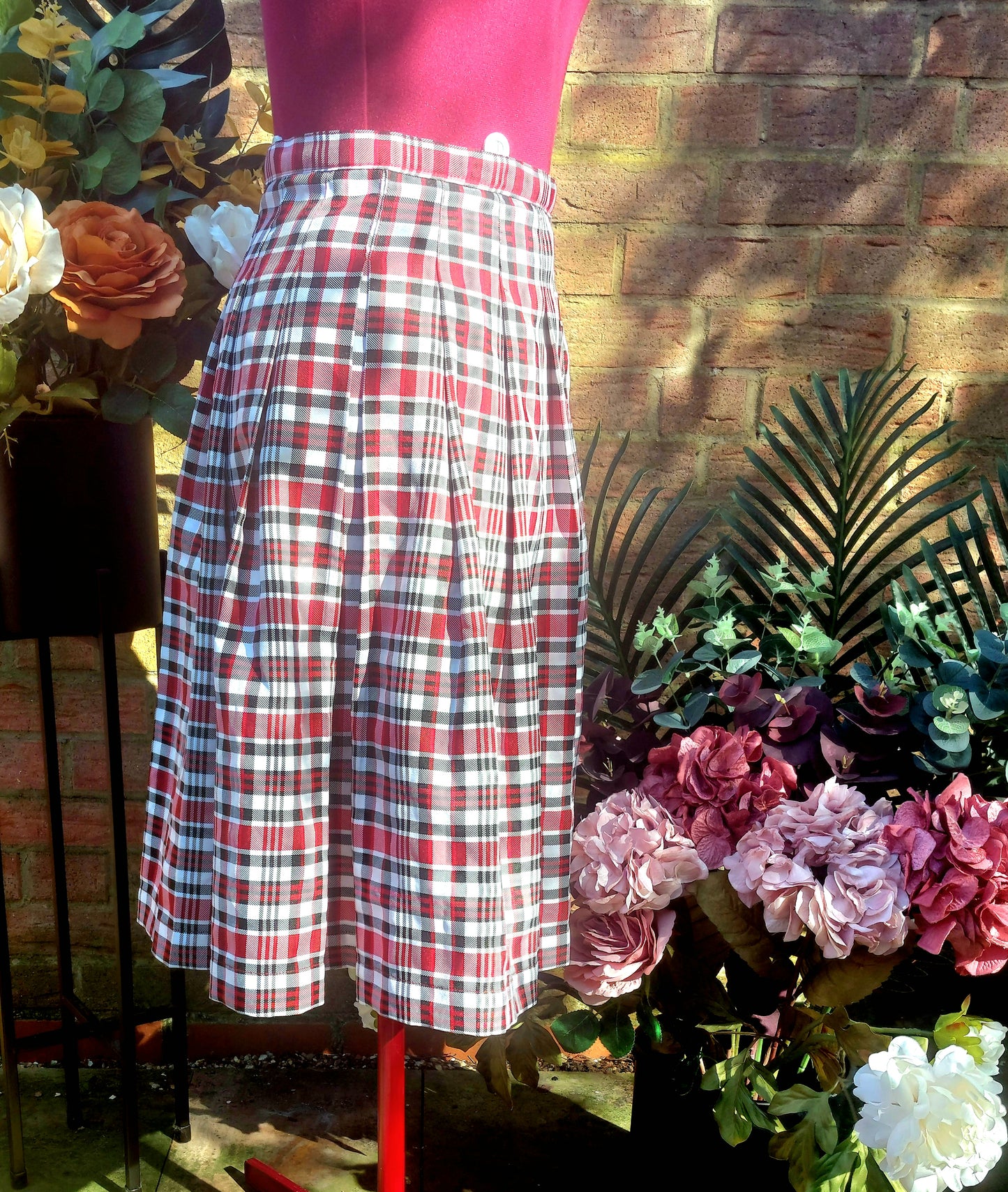 MID LENGTH RED TARTEN KILT STYLE SKIRT