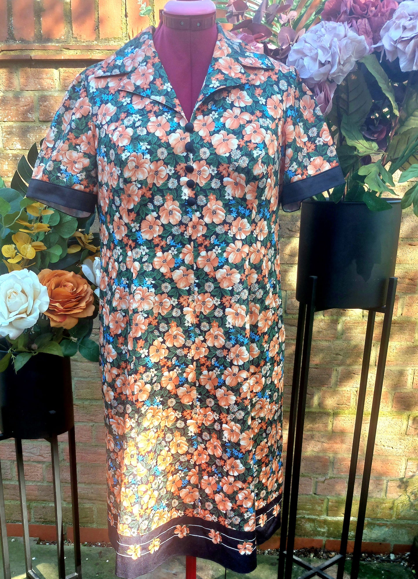 70'S SHORT SLEEVED FLORAL COLLARED TEA DRESS