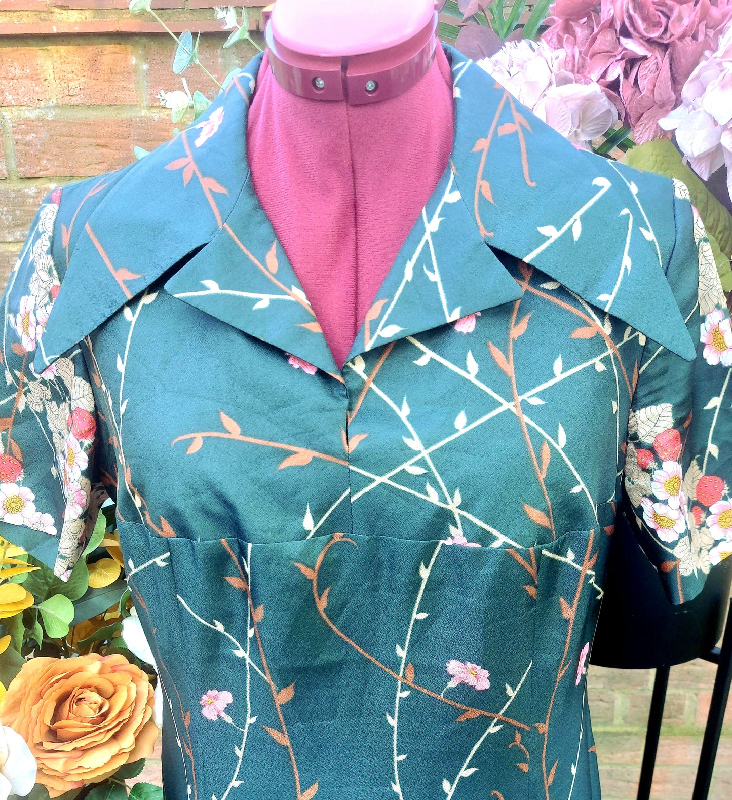 DARK GREEN 70'S FLORAL SHORT SLEEVED MAXI DRESS