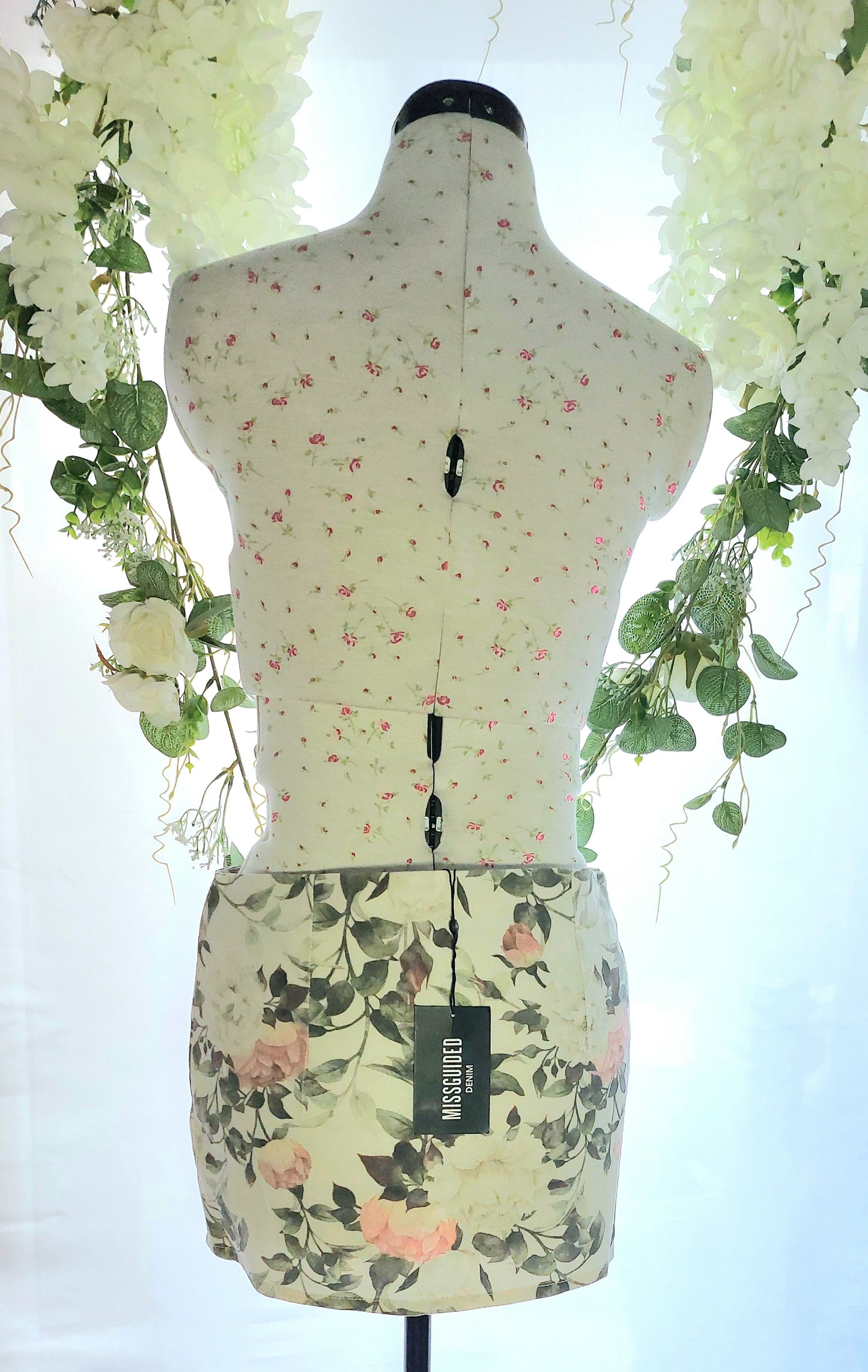 SIZE 10 MISSGUIDED CREAM FLORAL DENIM MINI SKIRT