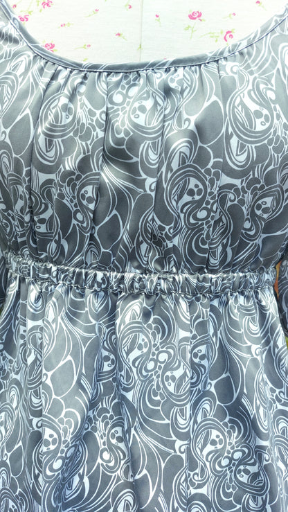 SIZE 8 H&M GREY PATTERNED SILKY FIT AND FLARE TOP