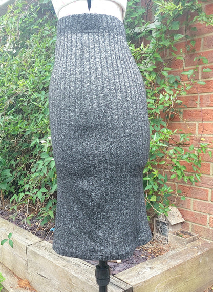 SIZE S TERRANOVA GREY RIBBED STRAIGHT SKIRT