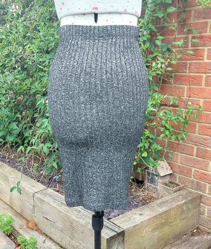 SIZE S TERRANOVA GREY RIBBED STRAIGHT SKIRT