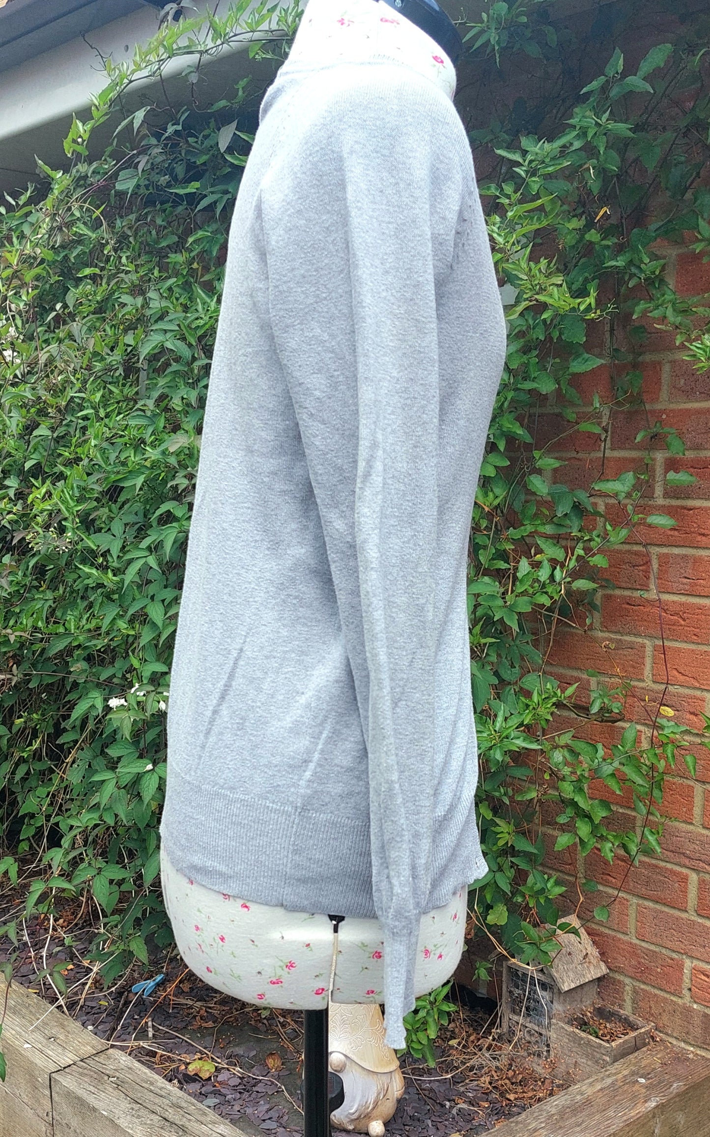 SIZE S C&A YESSICA GREY CARDIGAN