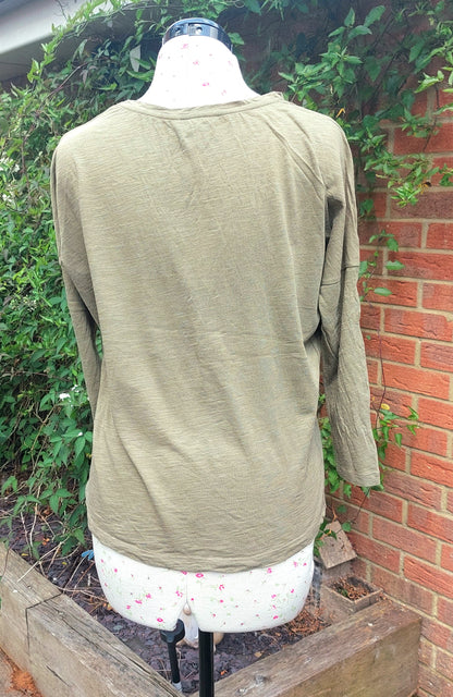 SIZE XS C&A CLOCKHOUSE KHAKI 3/4 SLEEVED 'CARRY ON' GRAPHIC TOP