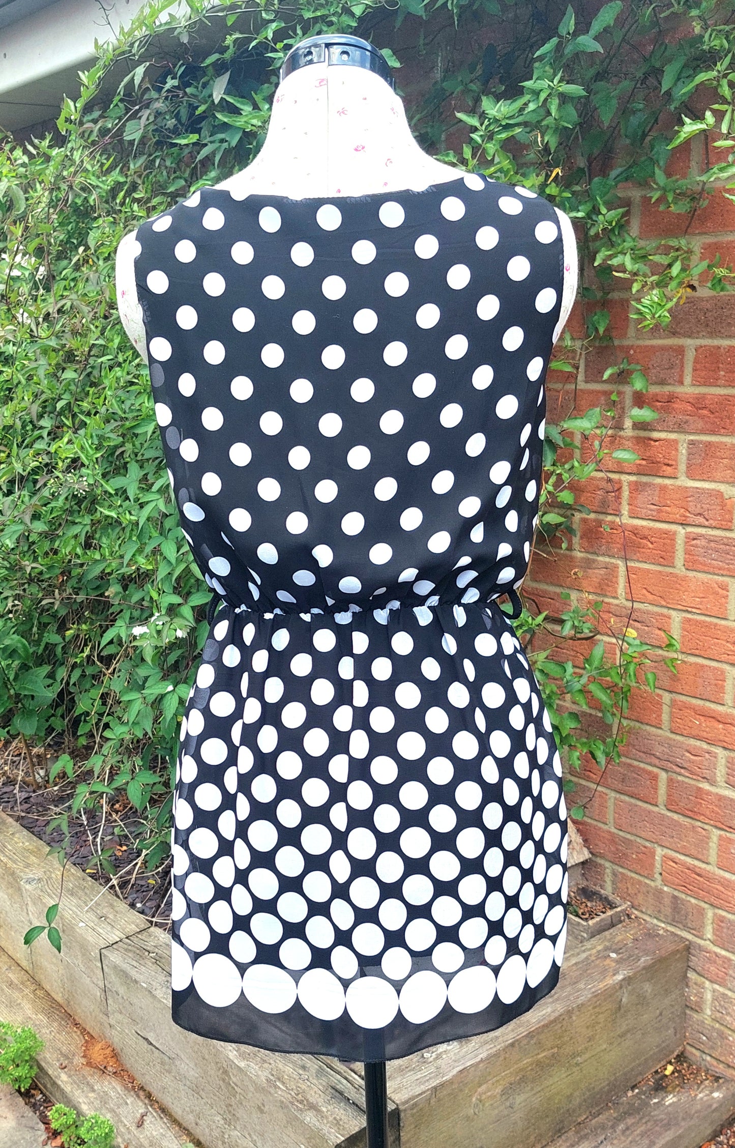 SIZE XS BLACK AND WHITE POLKA DOT COWL NECK MINI DRESS