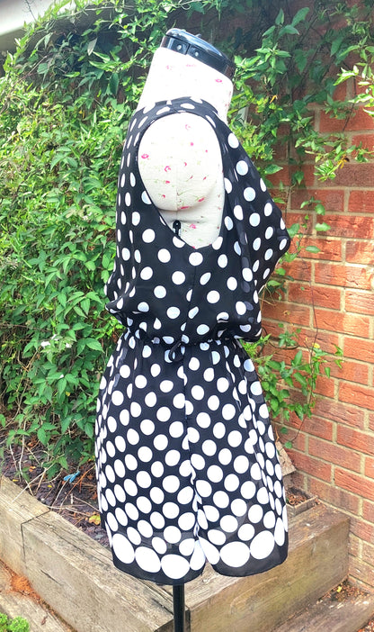 SIZE XS BLACK AND WHITE POLKA DOT COWL NECK MINI DRESS