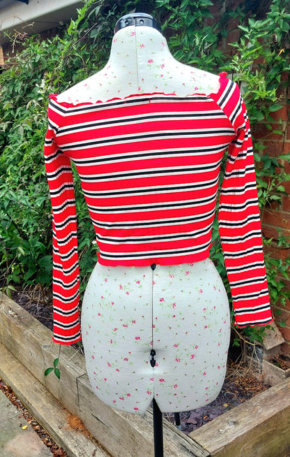 SIZE 10 BOOHOO RED STRIPED LONG SLEEVED CROP TOP