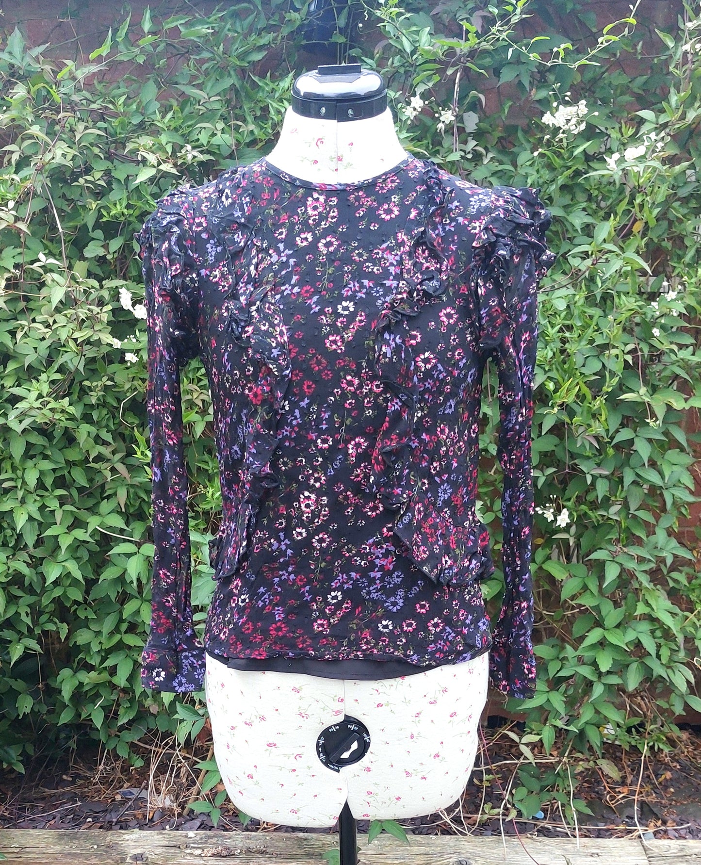 SIZE S REISS BLACK FLORAL LONG SLEEVED FRILL TOP