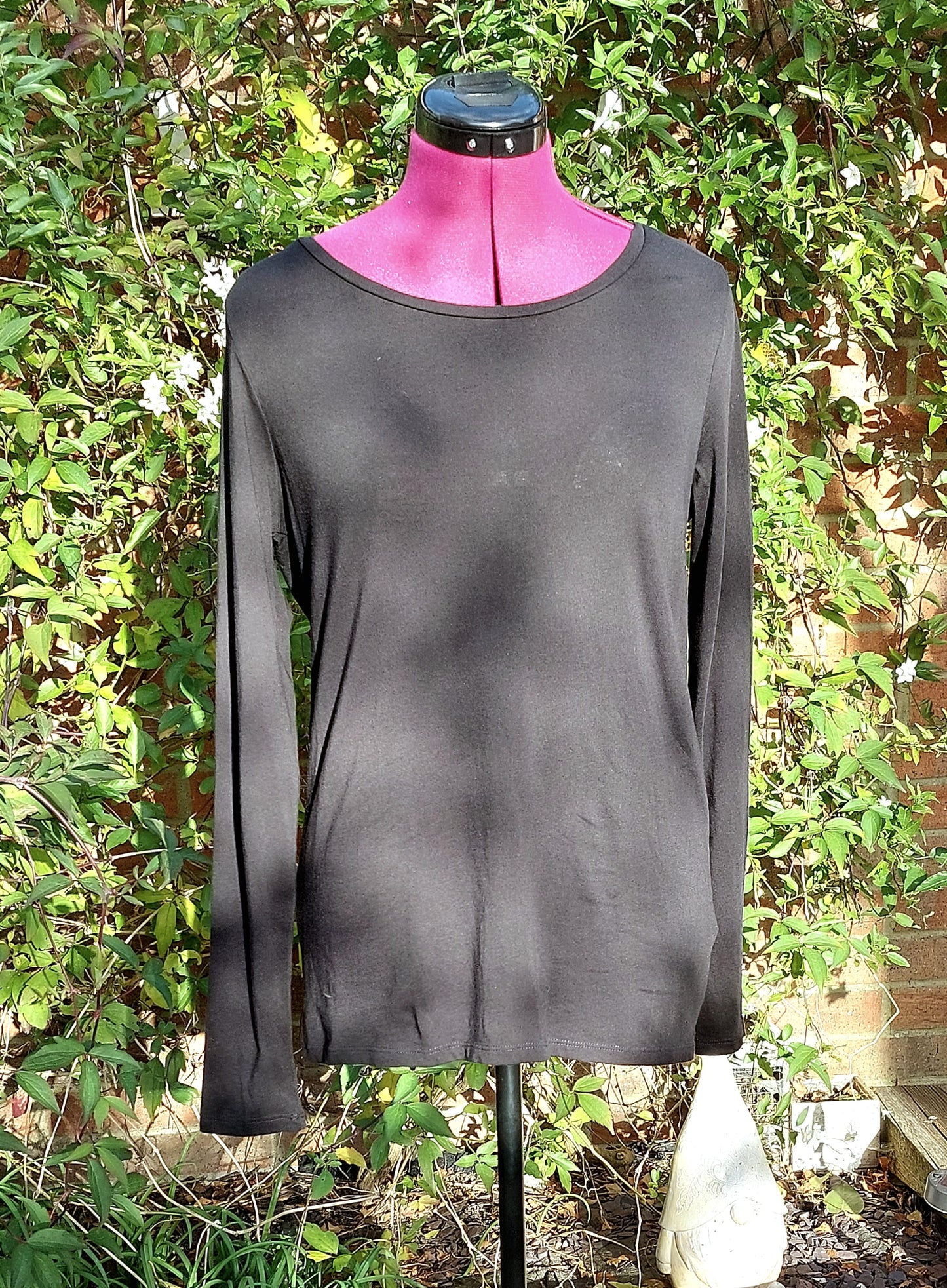 SIZE 10 BLACK LONG SLEEVED T-SHIRT - ORGANIC COTTON -