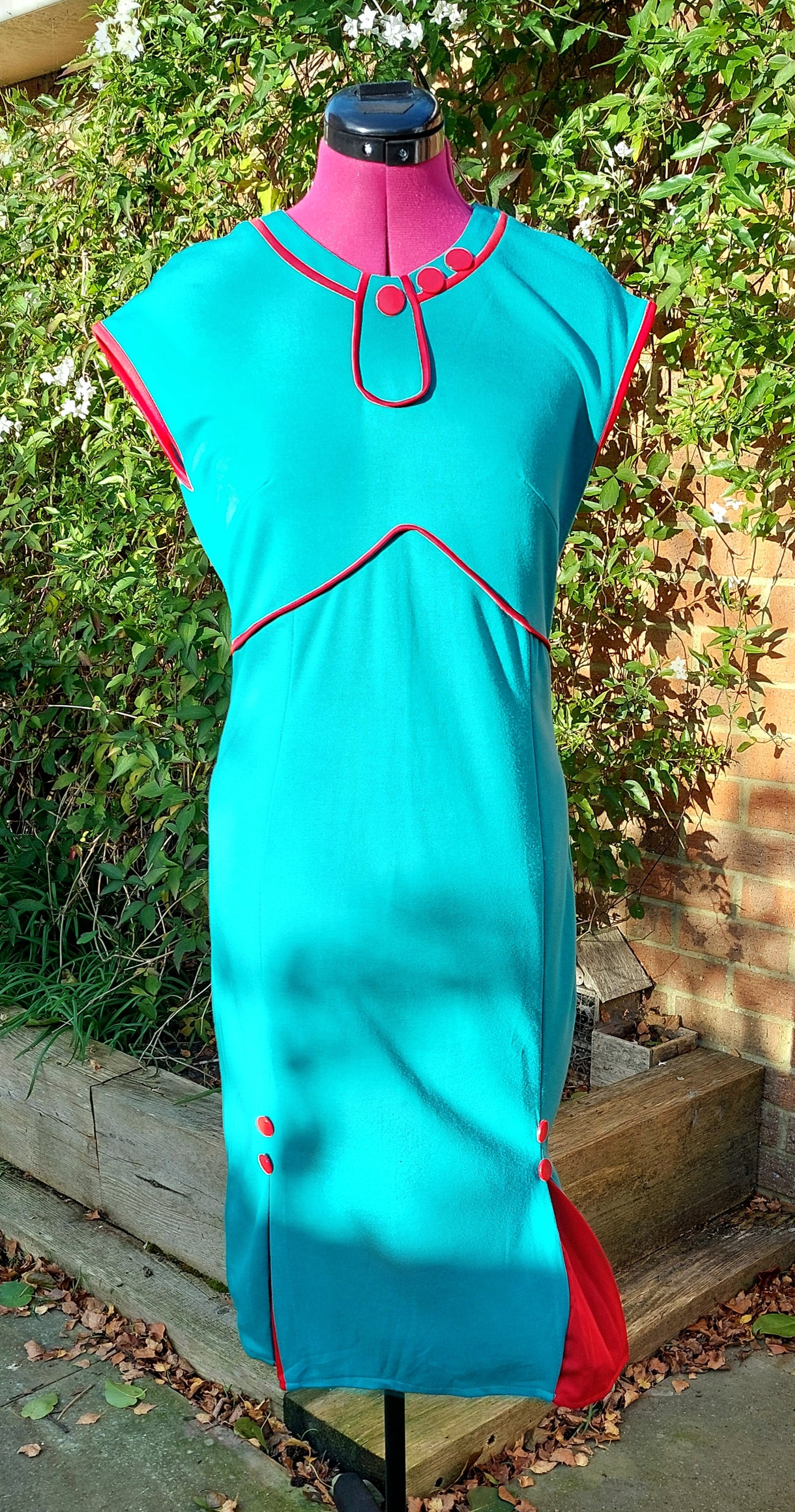 50'S STYLE TURQUOISE SHORT SLEEVE DRESS WITH RED DETAIL