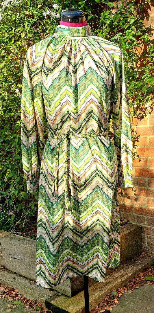 GREEN ZIG-ZAG HIGH NECK LONG SLEEVED BELTED DRESS