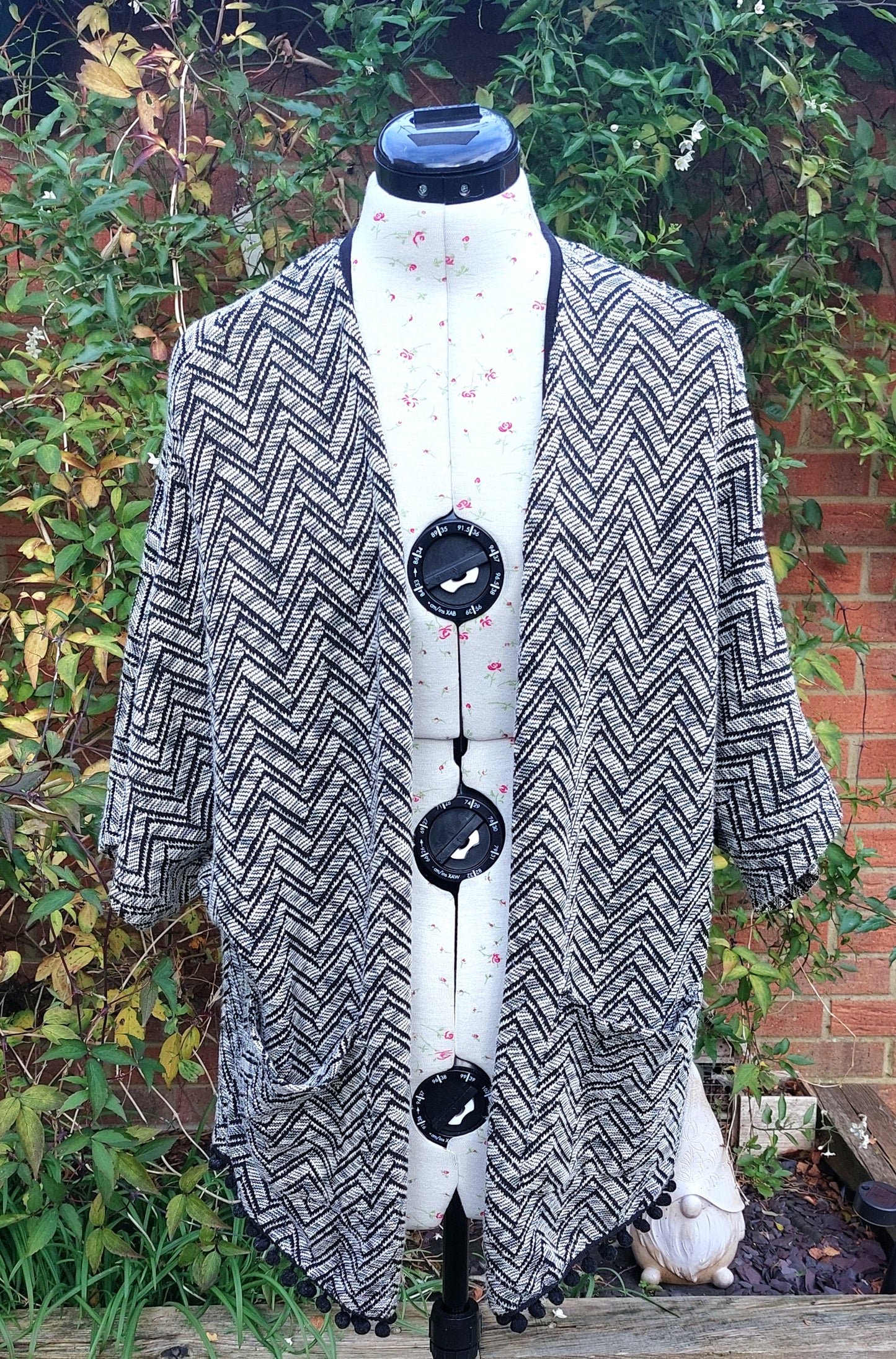 SIZE 10 NEW LOOK ZIGZAG PATTERN BOBBLE CARDIGAN