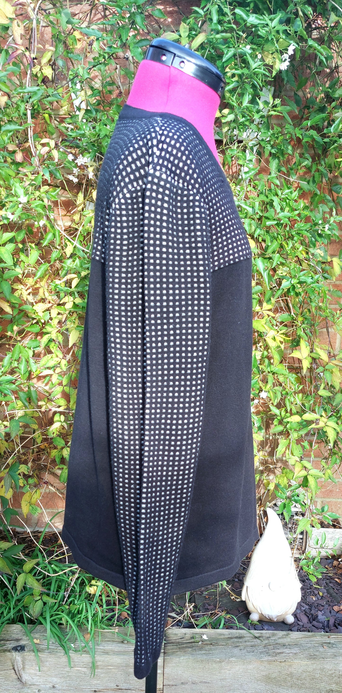 SIZE L YESSICA BLACK JUMPER WITH WHITE DOTS