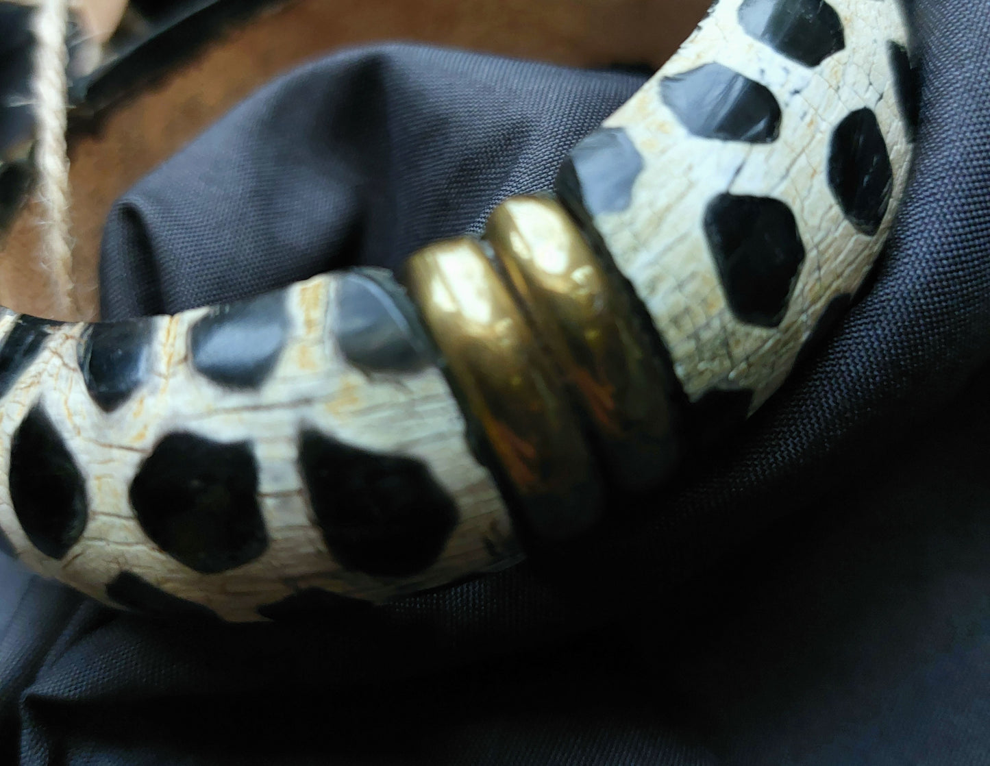 WOODEN SPOTTY BANGLE WITH METAL DETAIL